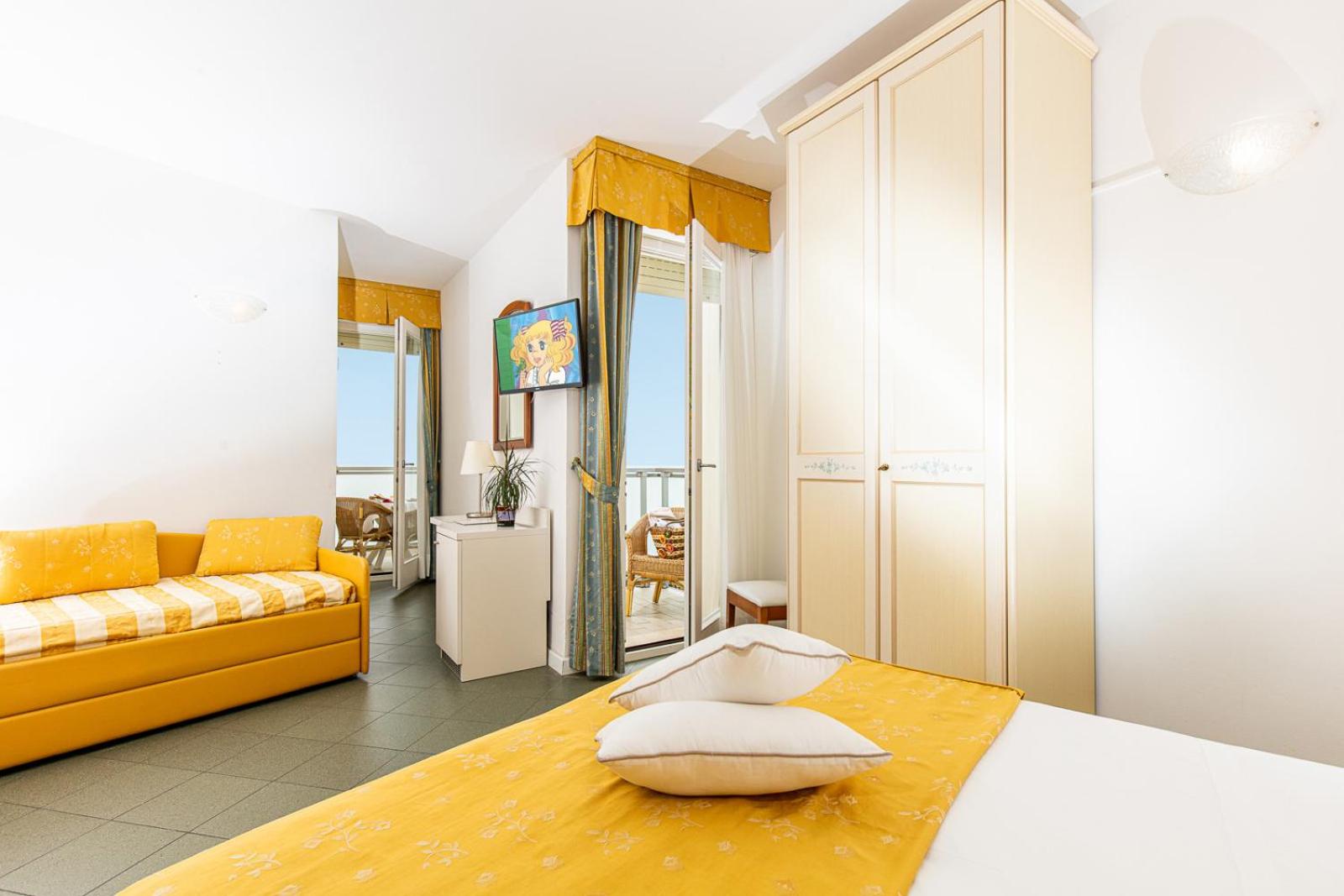 Quadruple Room With Balcony And Sea View - Photo 2