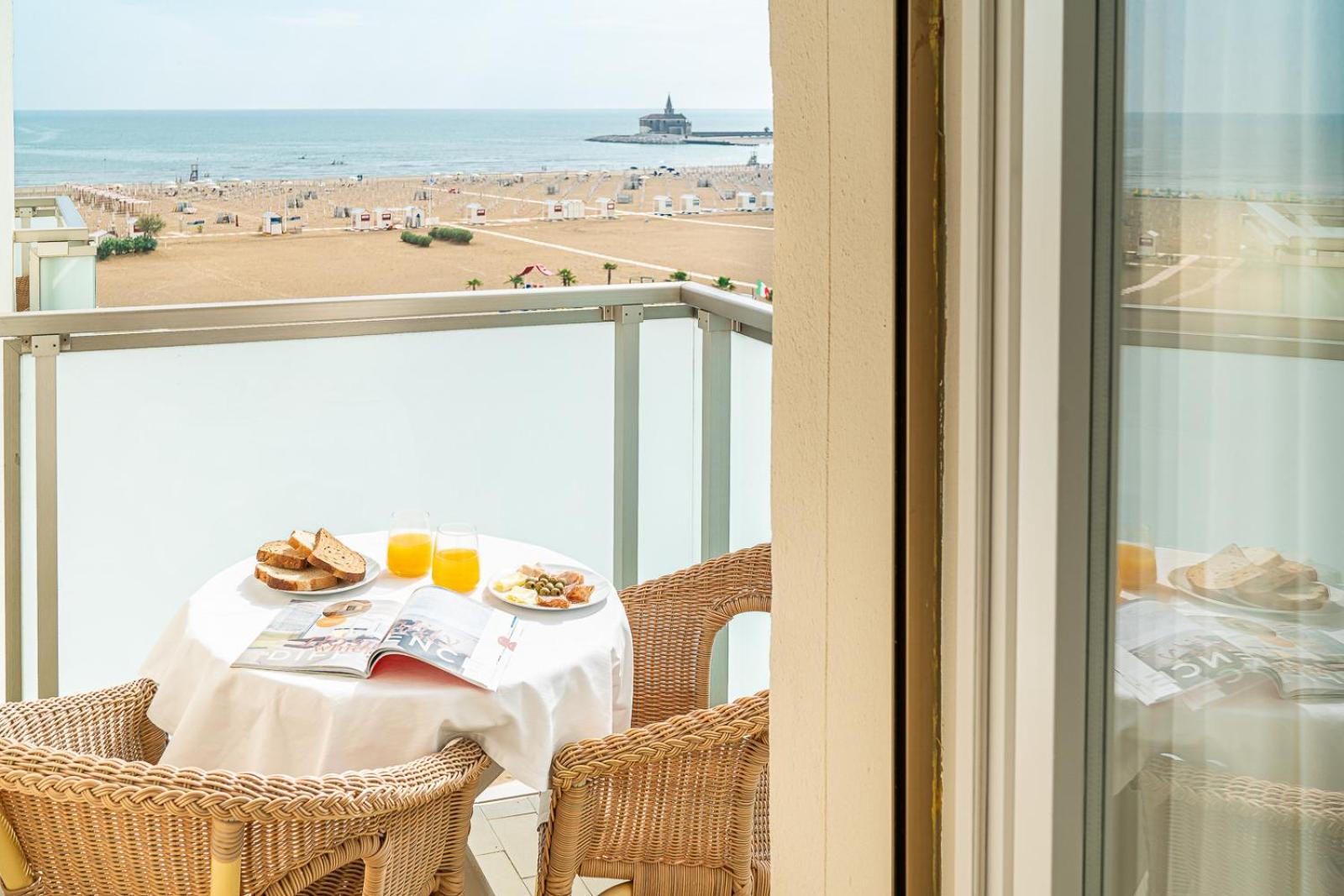 Quadruple Room With Balcony And Sea View - Photo 4