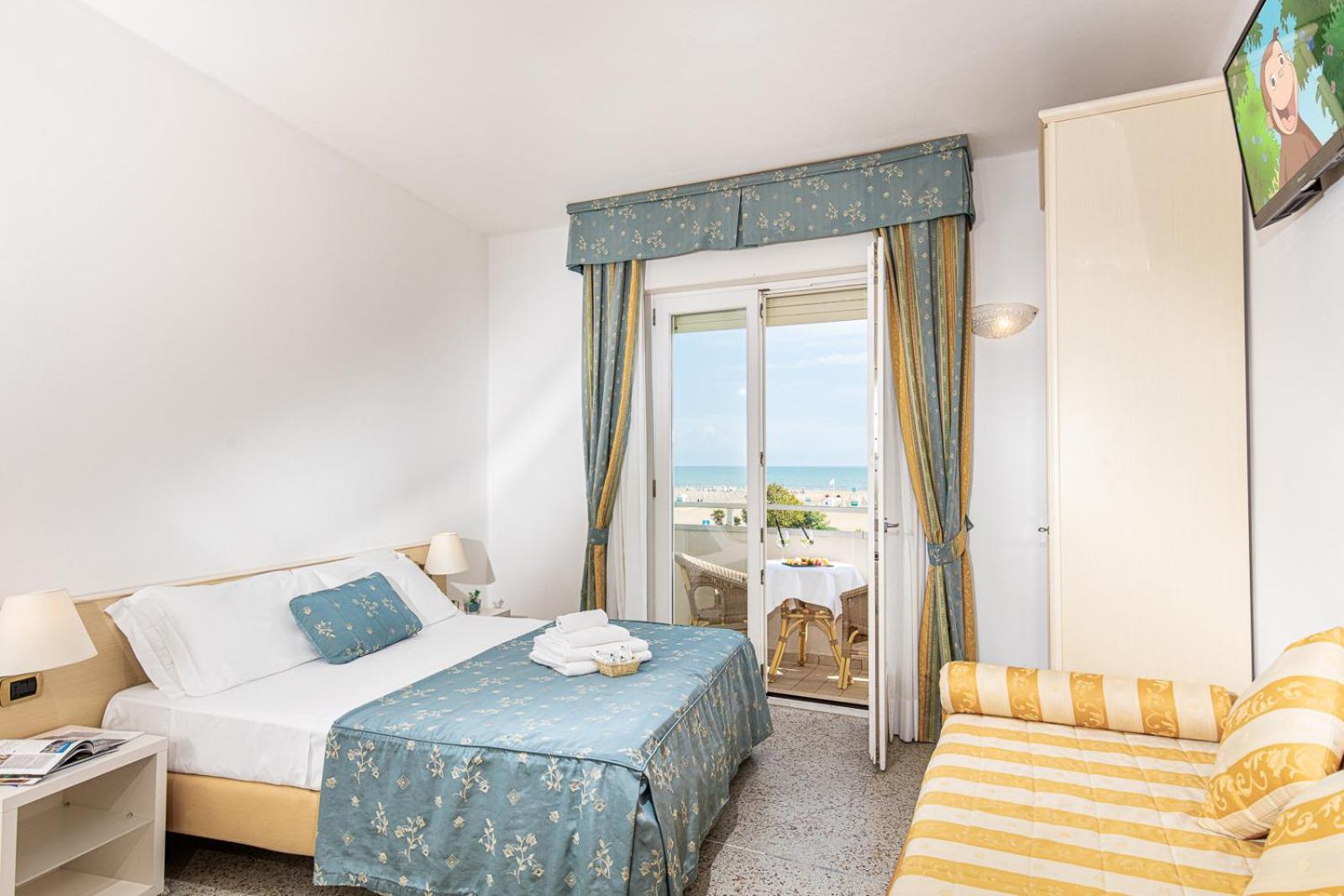 Quadruple Room With Balcony And Sea View - Photo 3