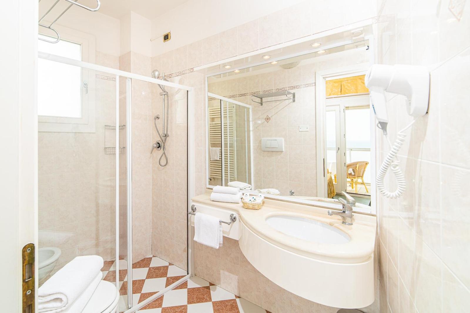 Standard Double Or Twin Room - Photo 4