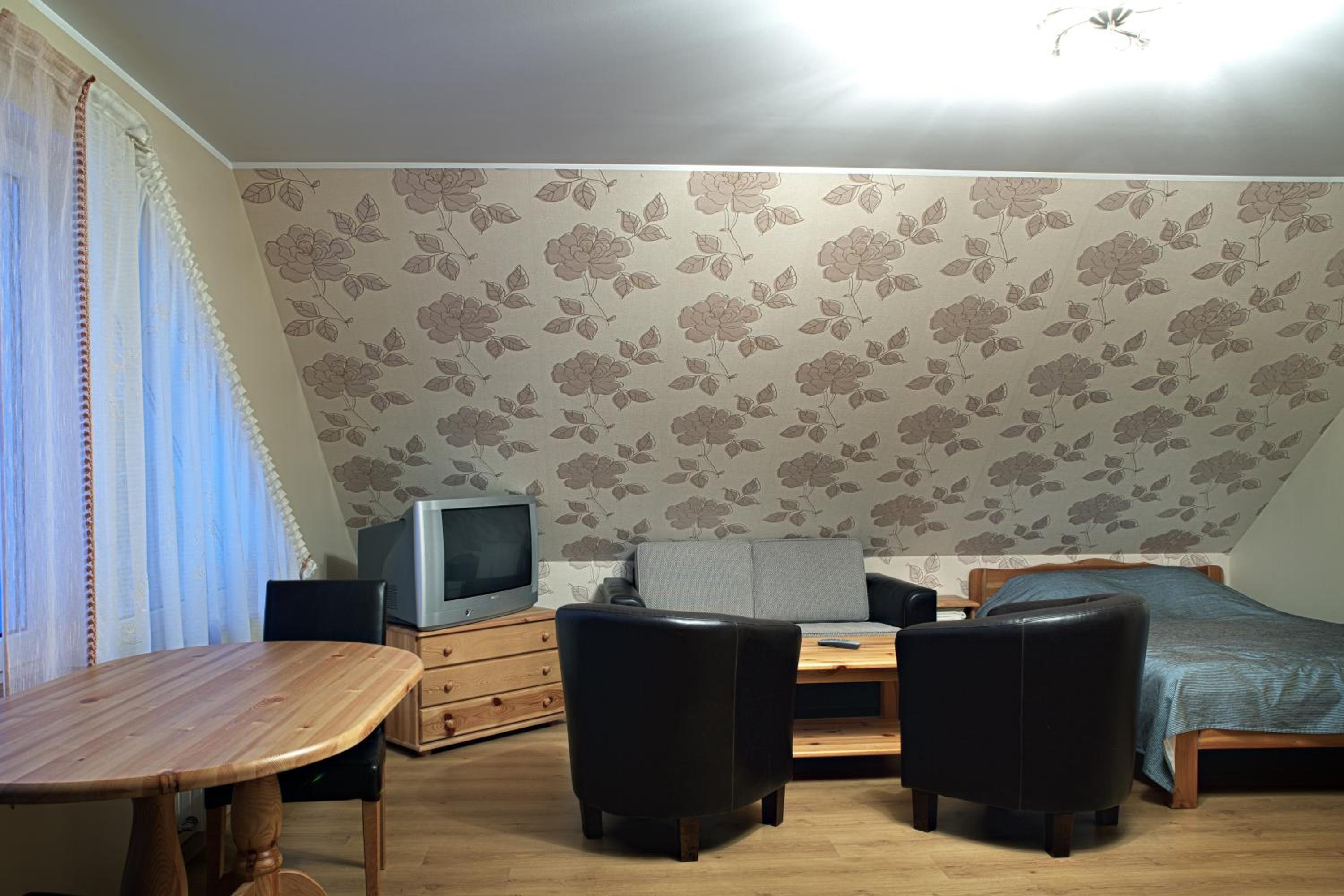 Family Room (6 Adults) photo 1