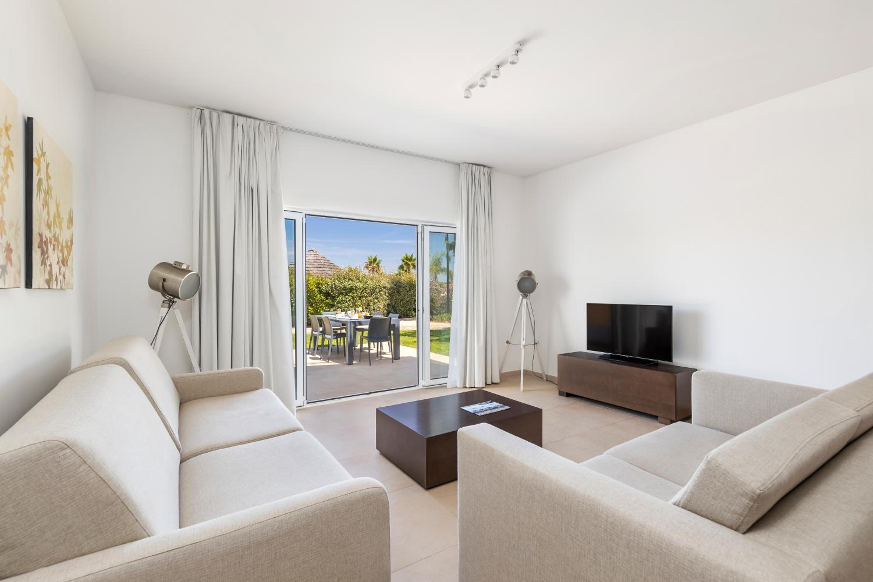 Three-Bedroom Villa photo 3