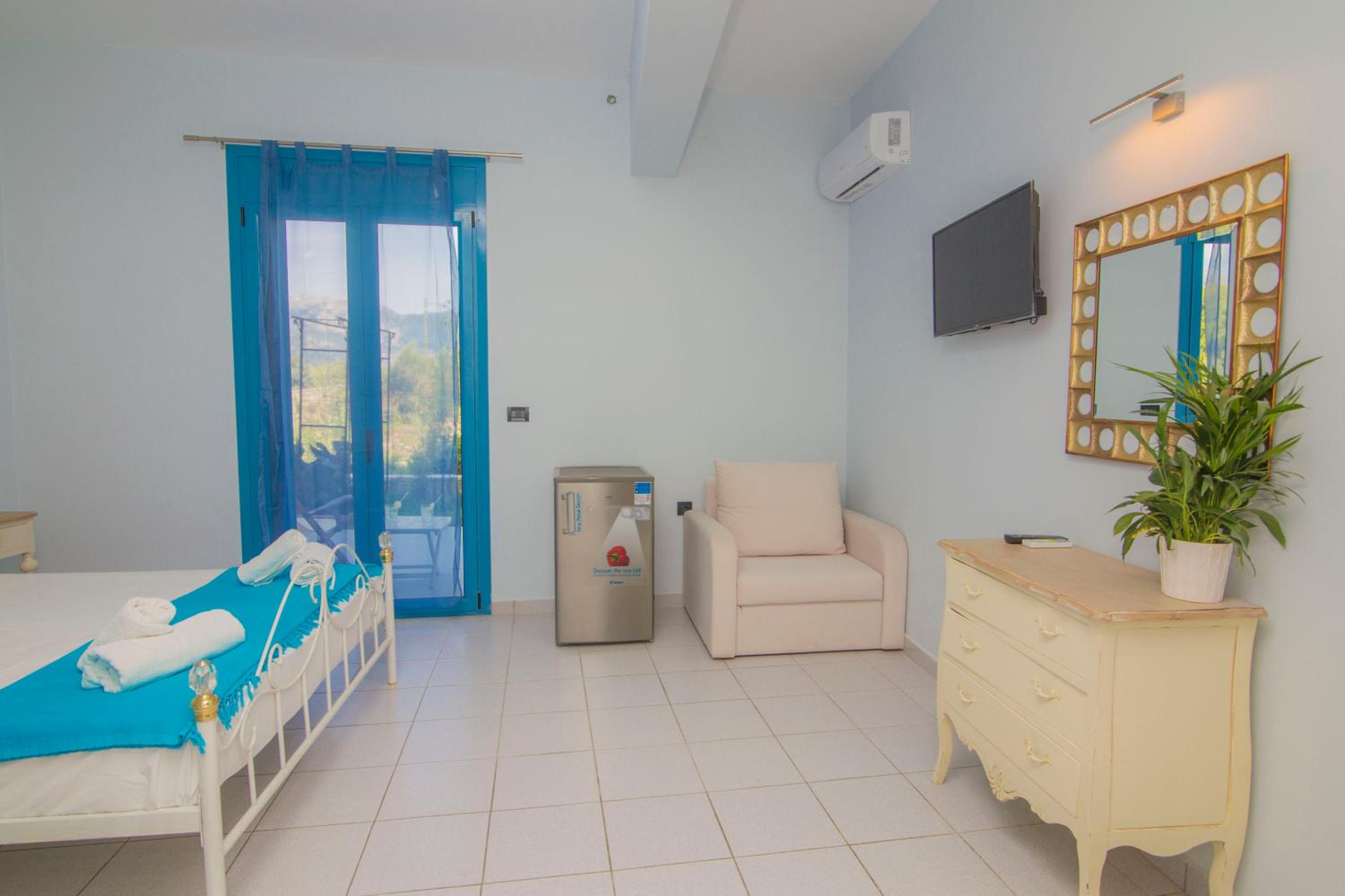 Triple Room with Balcony photo 2