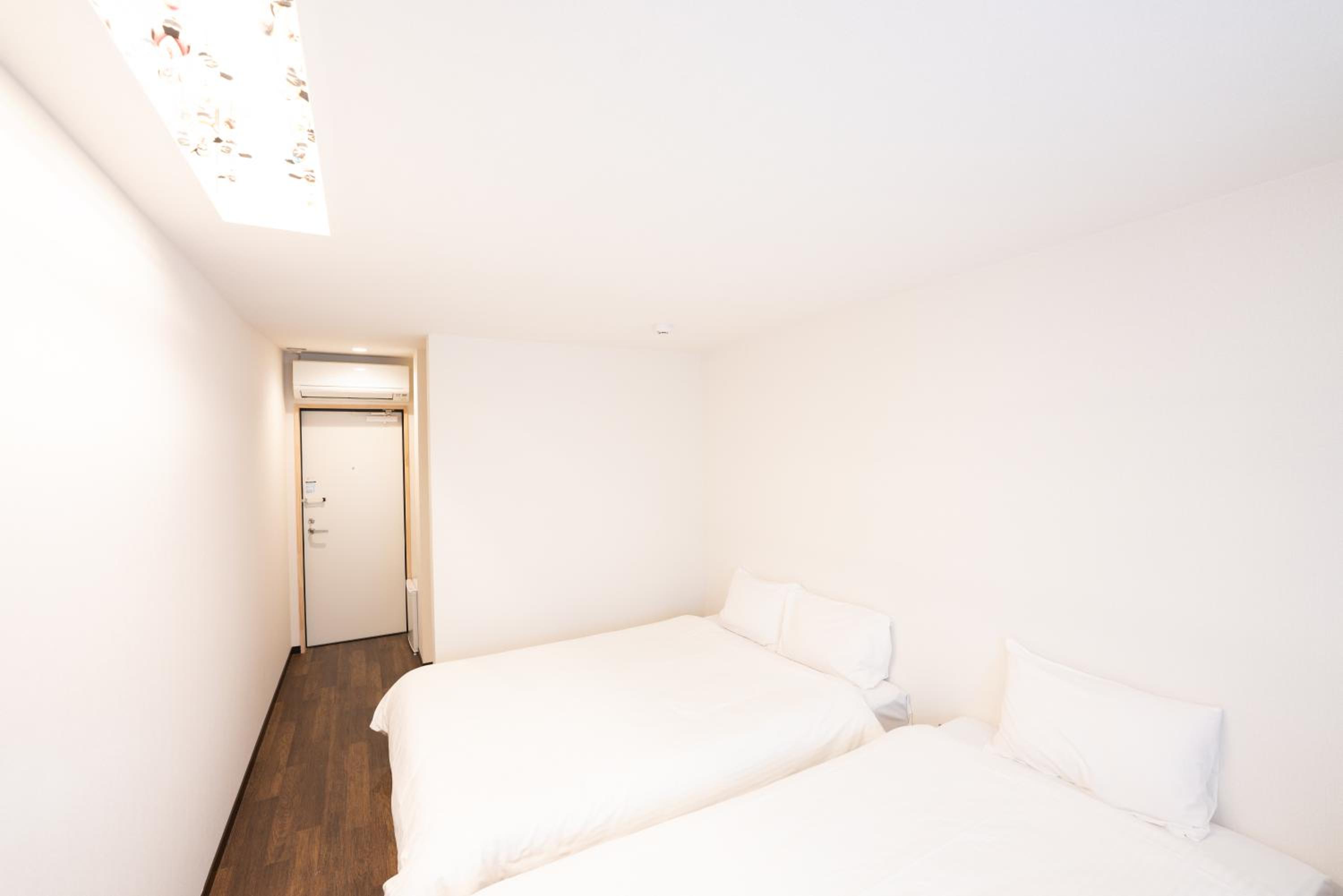 Triple Room with City View - Photo 1