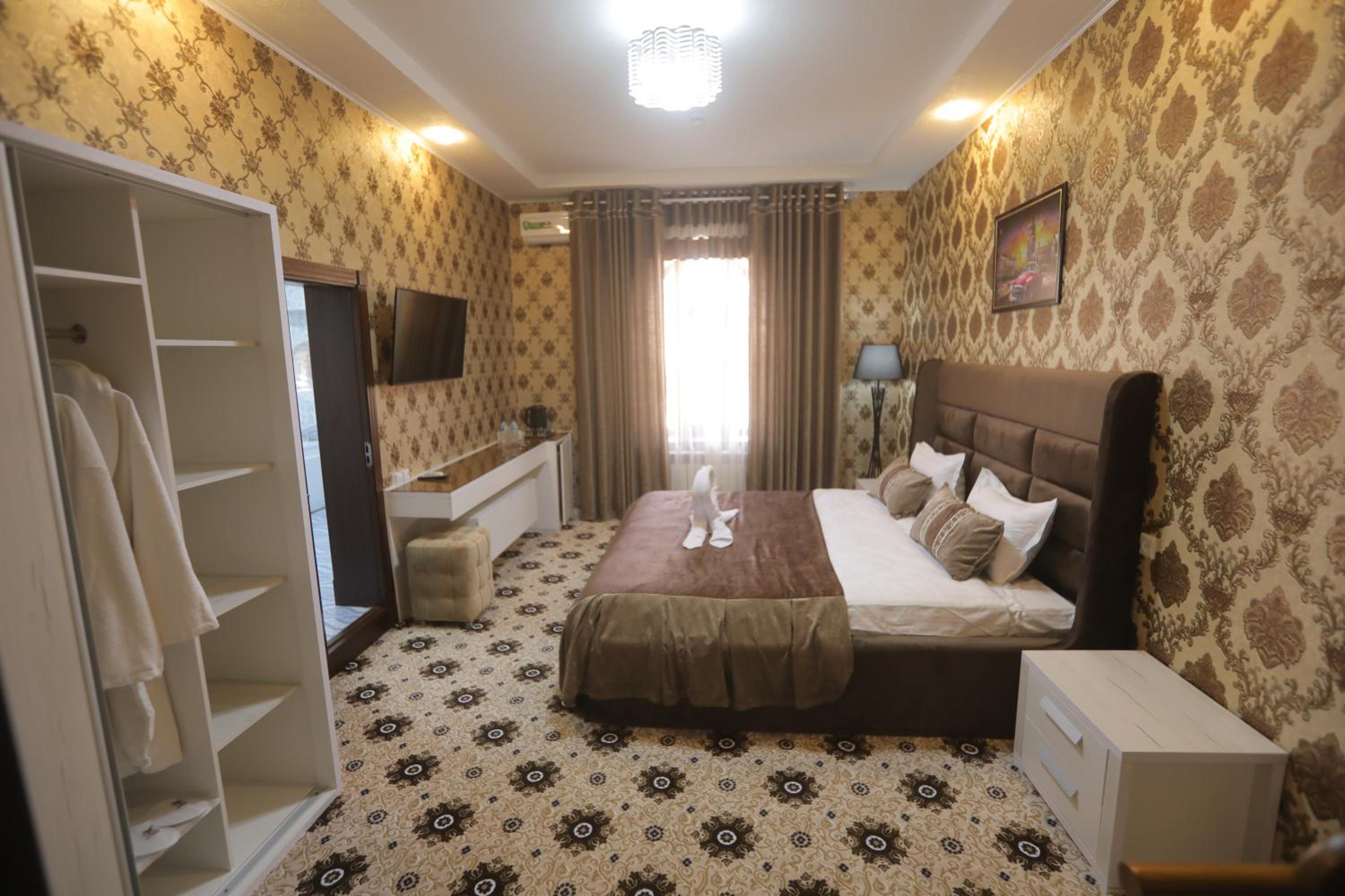 Superior King Suite
