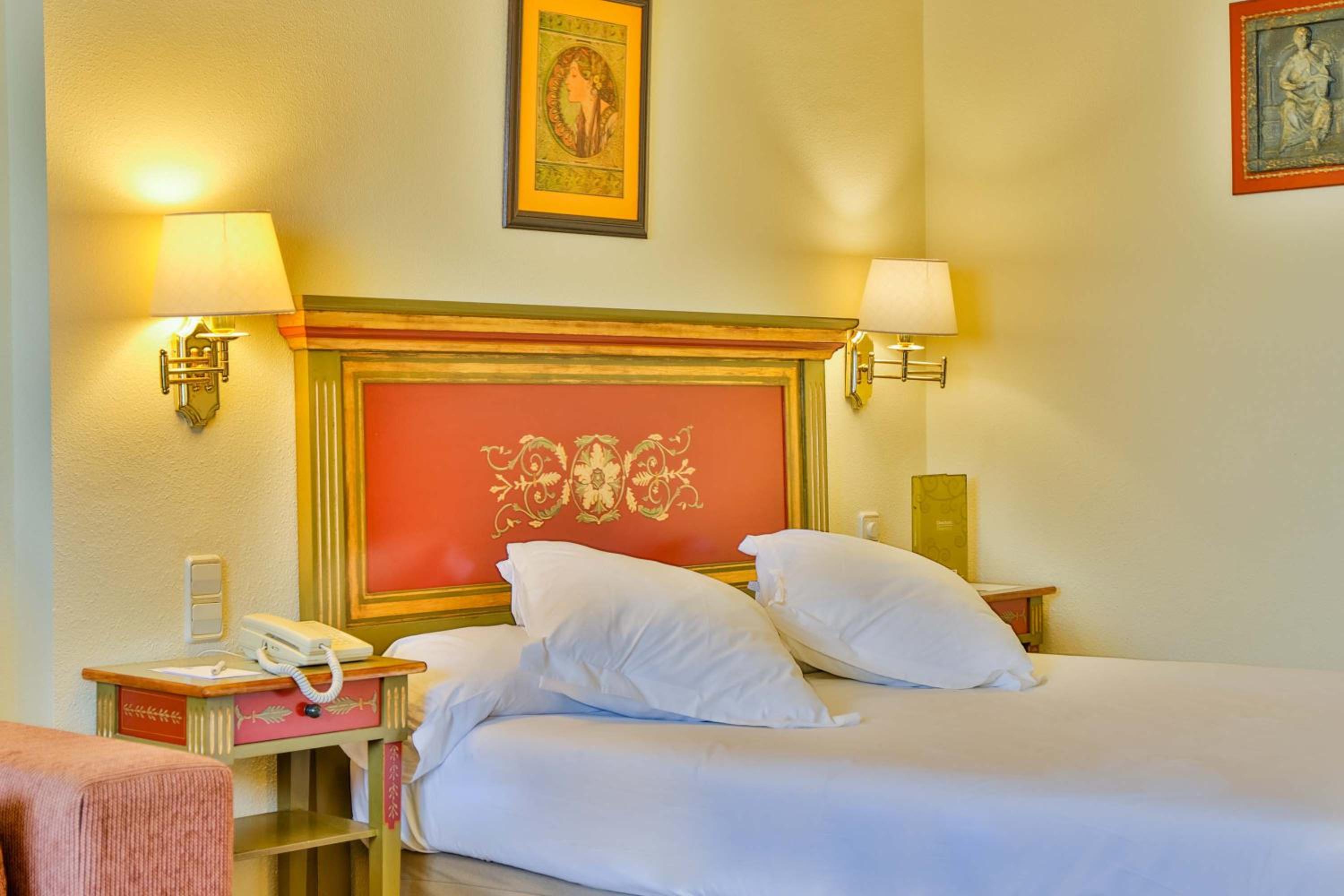 Double or Twin Room - Photo 3