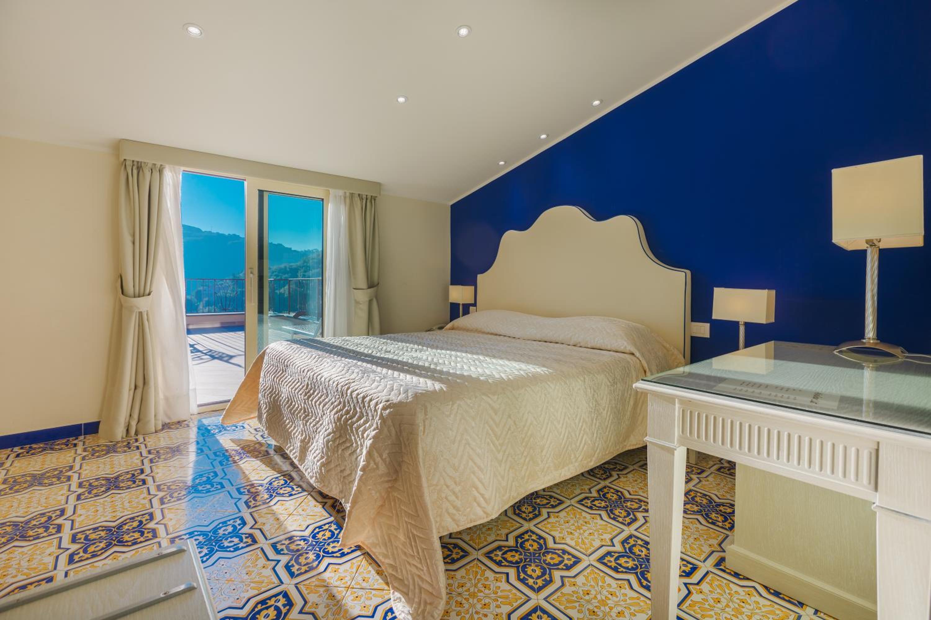 Deluxe Double Room with Terrace and Sea View - Photo 4