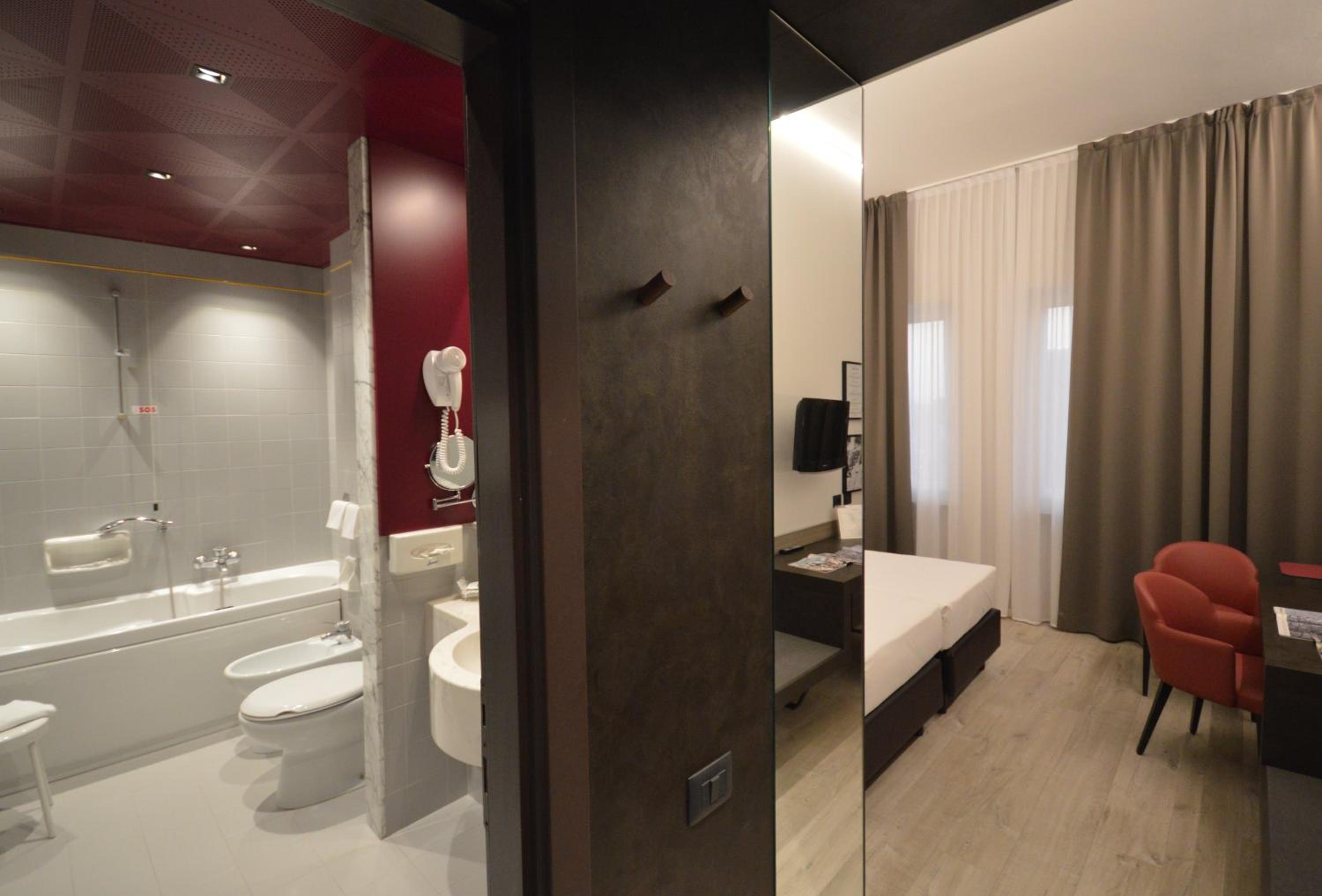 Standard Double or Twin Room - Photo 2