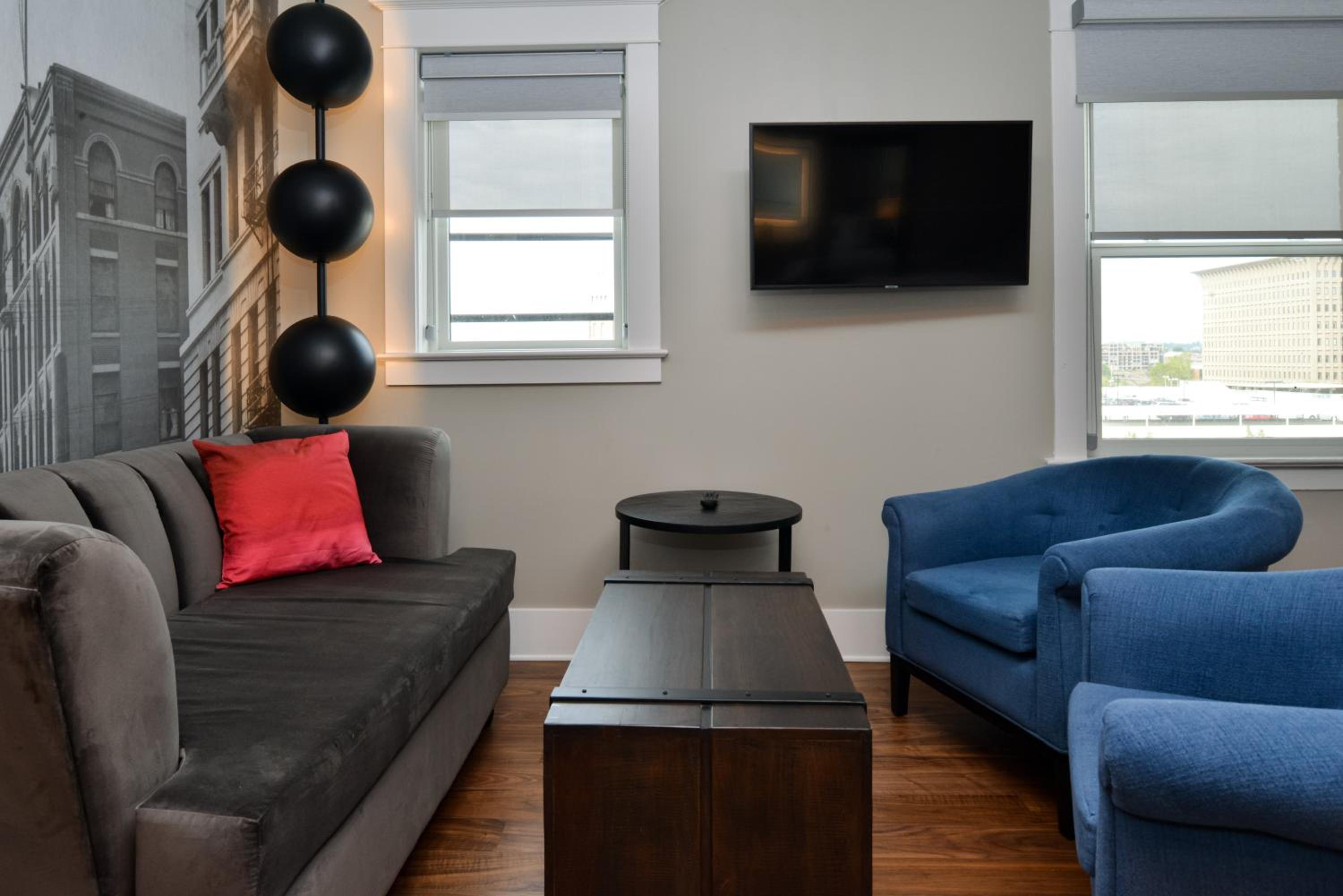 Queen Room with Two Queen Beds - Disability Access Hearing Accessible - Roll-In Shower - Photo 9