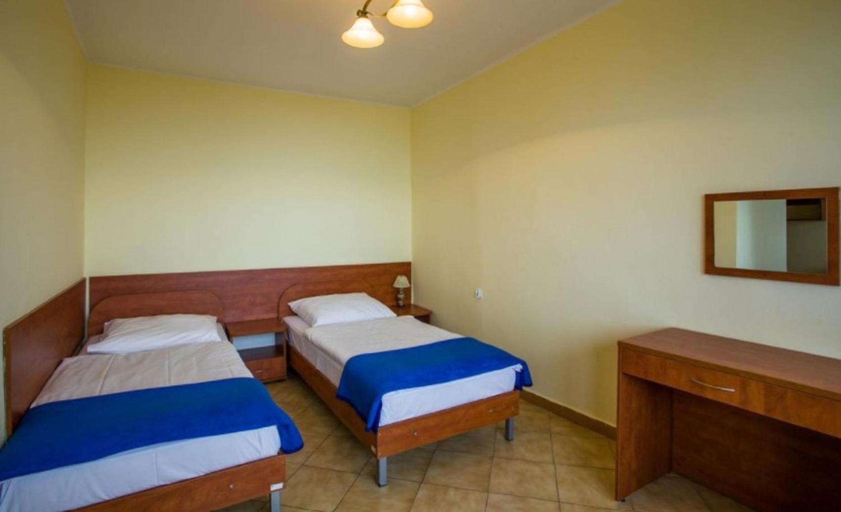 Twin Room - Photo 1