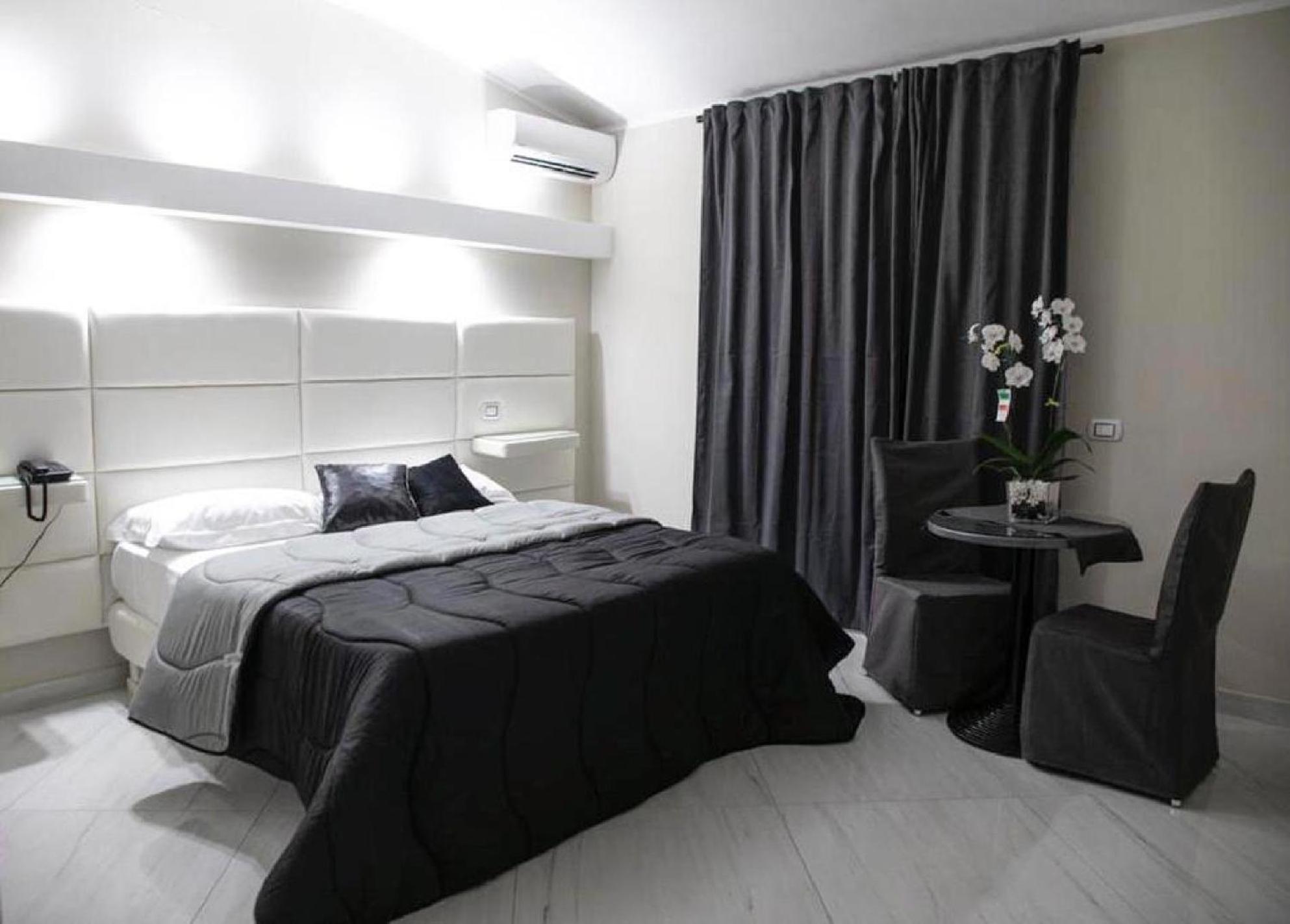 Double Room - Photo 4