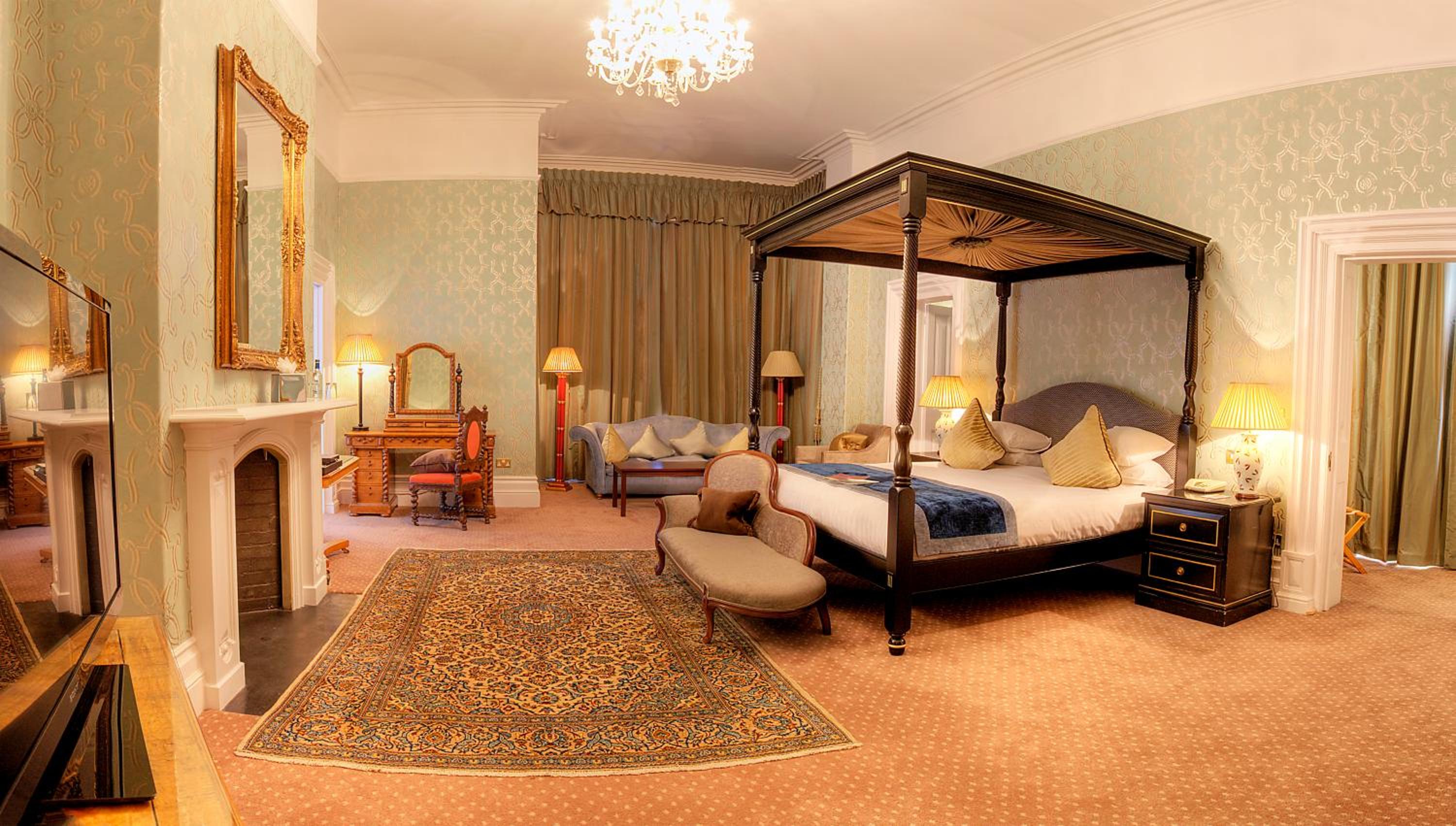 Superior King Suite with Four Poster Bed - Photo 10