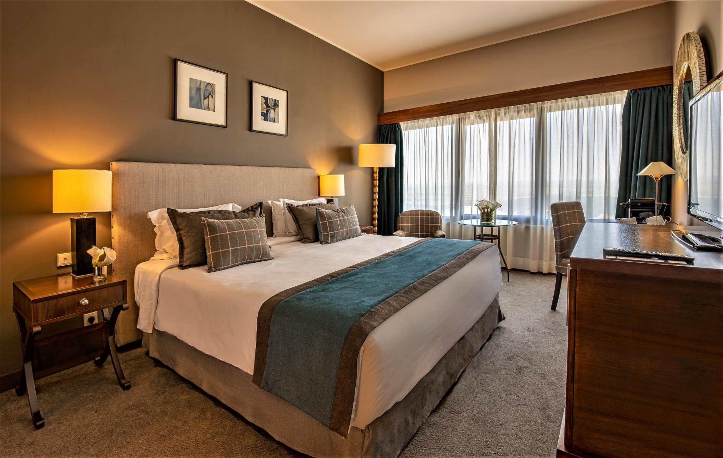 Premium Double Room with Panoramic View - Photo 11