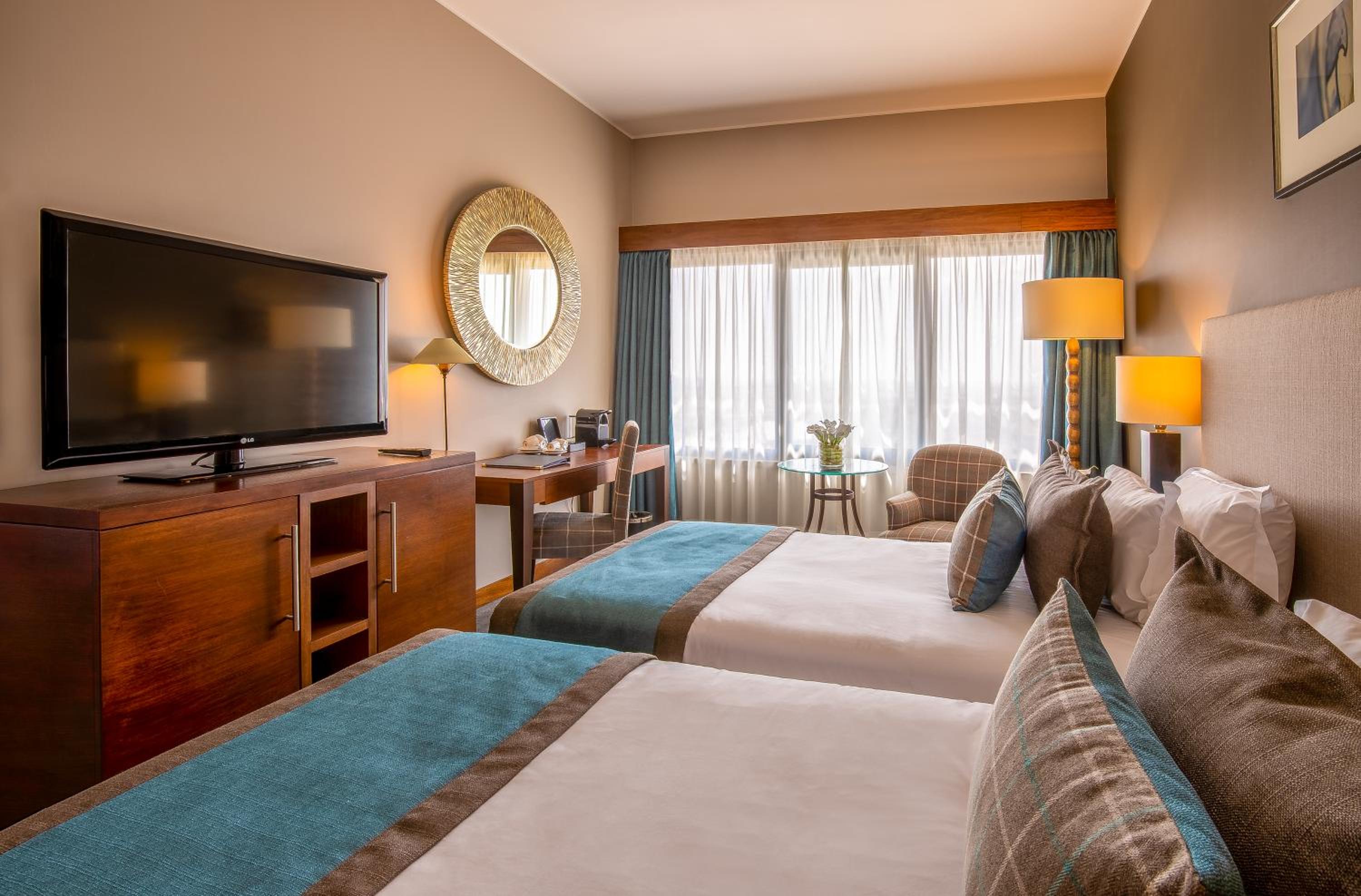 Premium Twin Room with Panoramic View - Photo 1