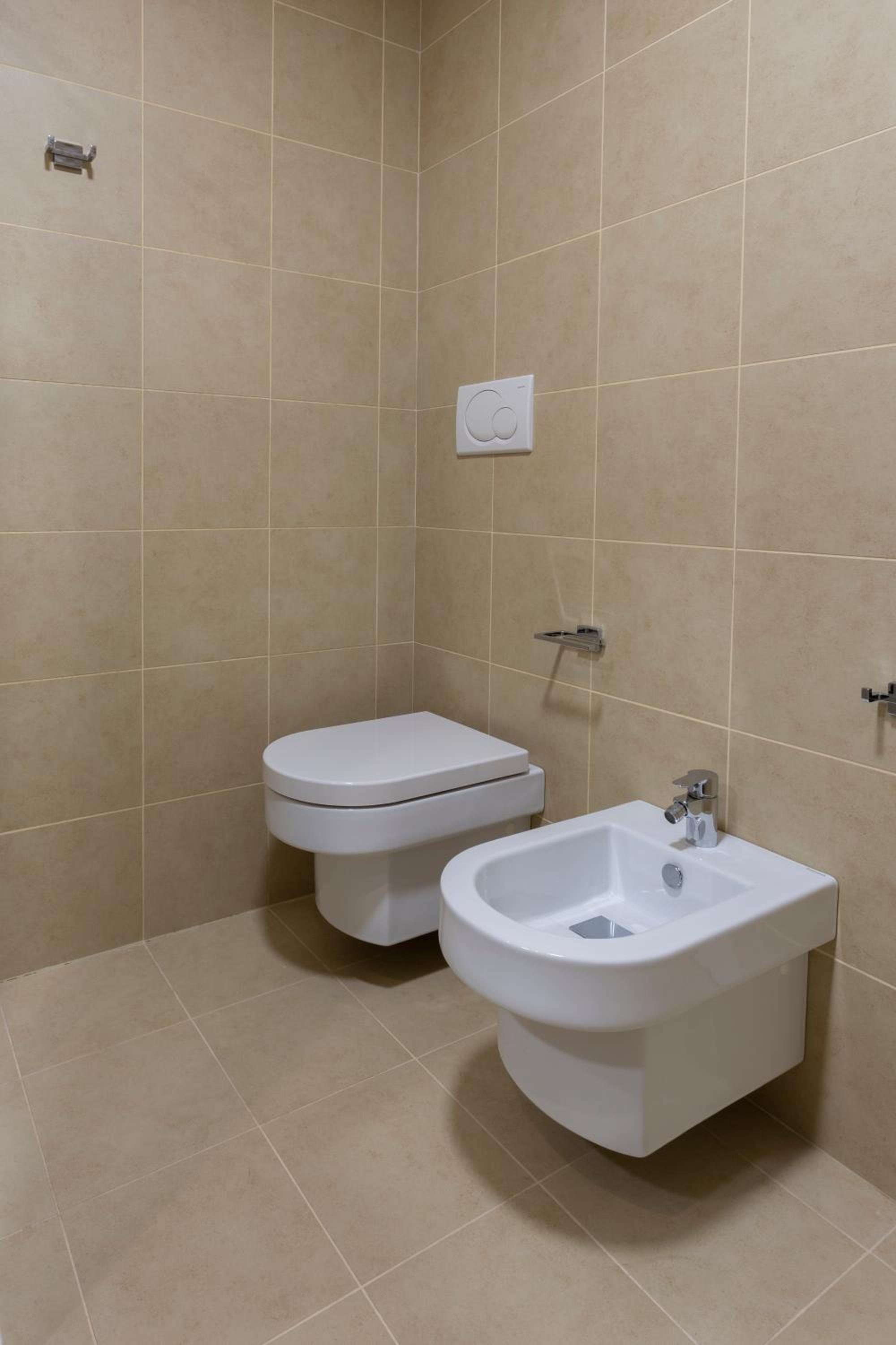 Double Room with Private Bathroom - Photo 2