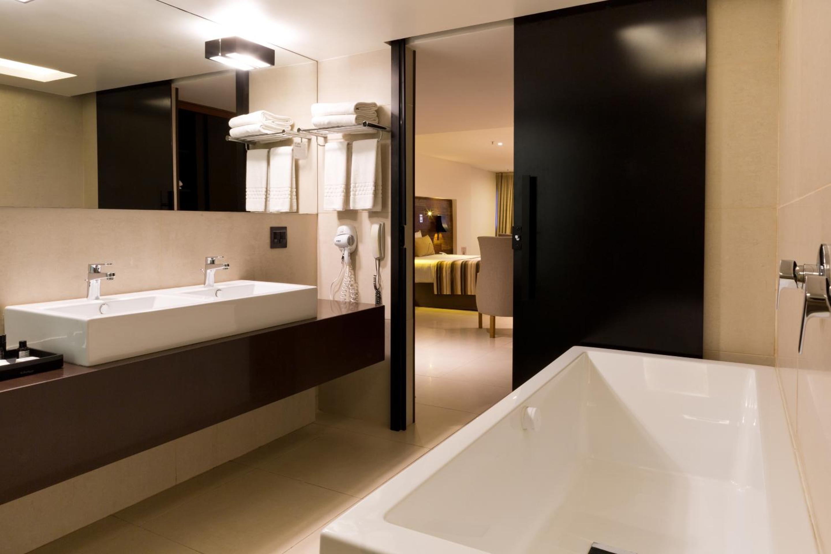 Premium Suite thumbnail 5