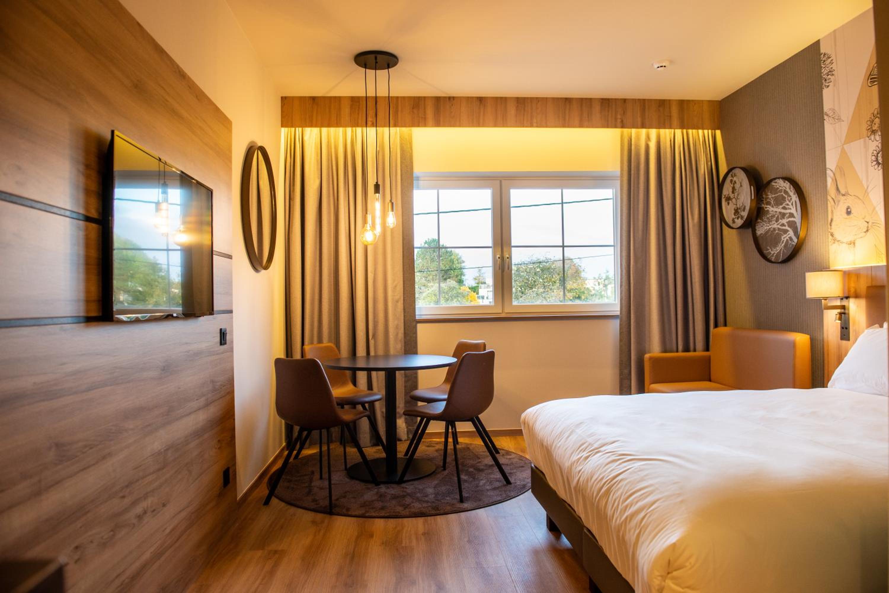King Suite with Bunk Bed - Photo 23