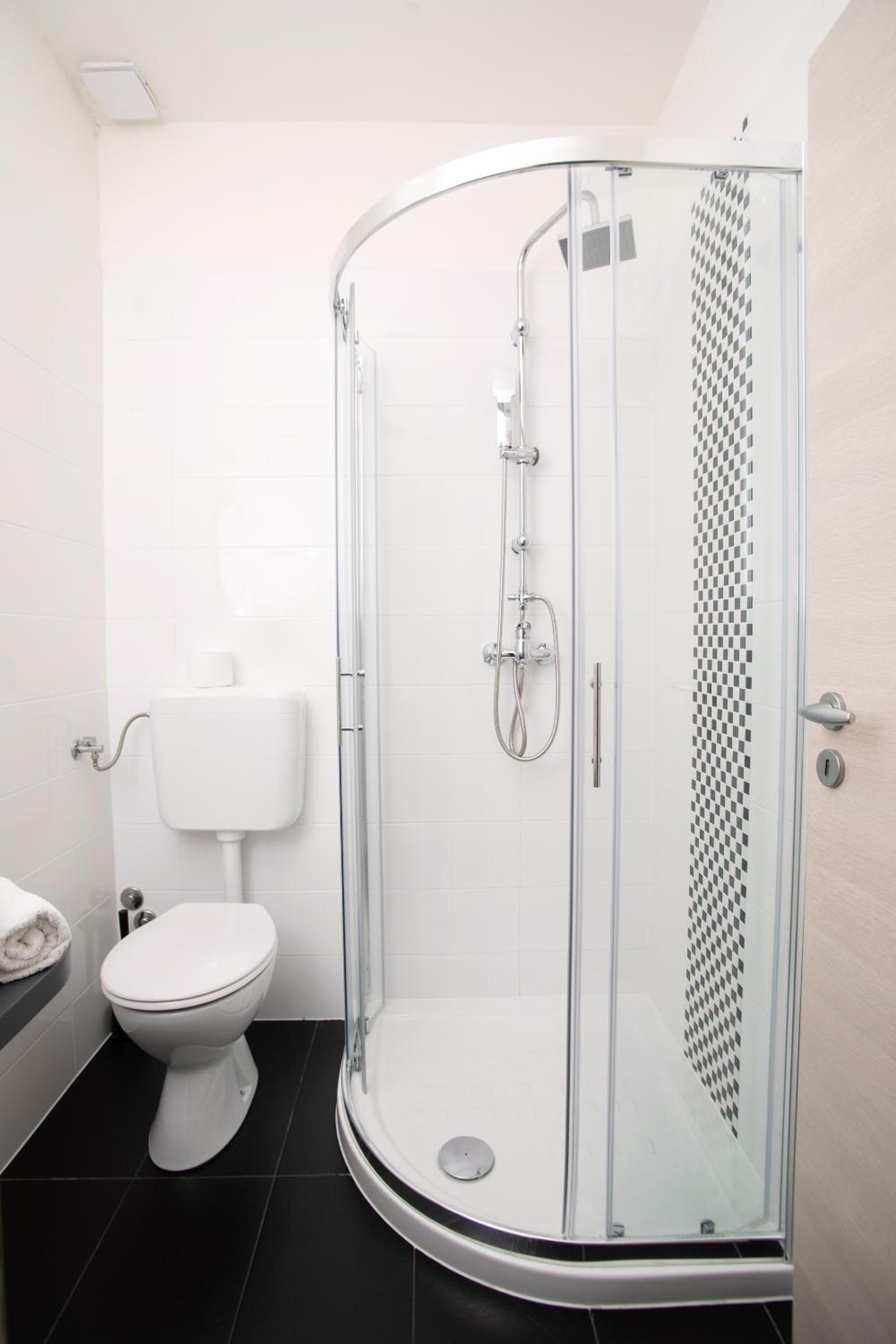 Standard Triple Room - Photo 4