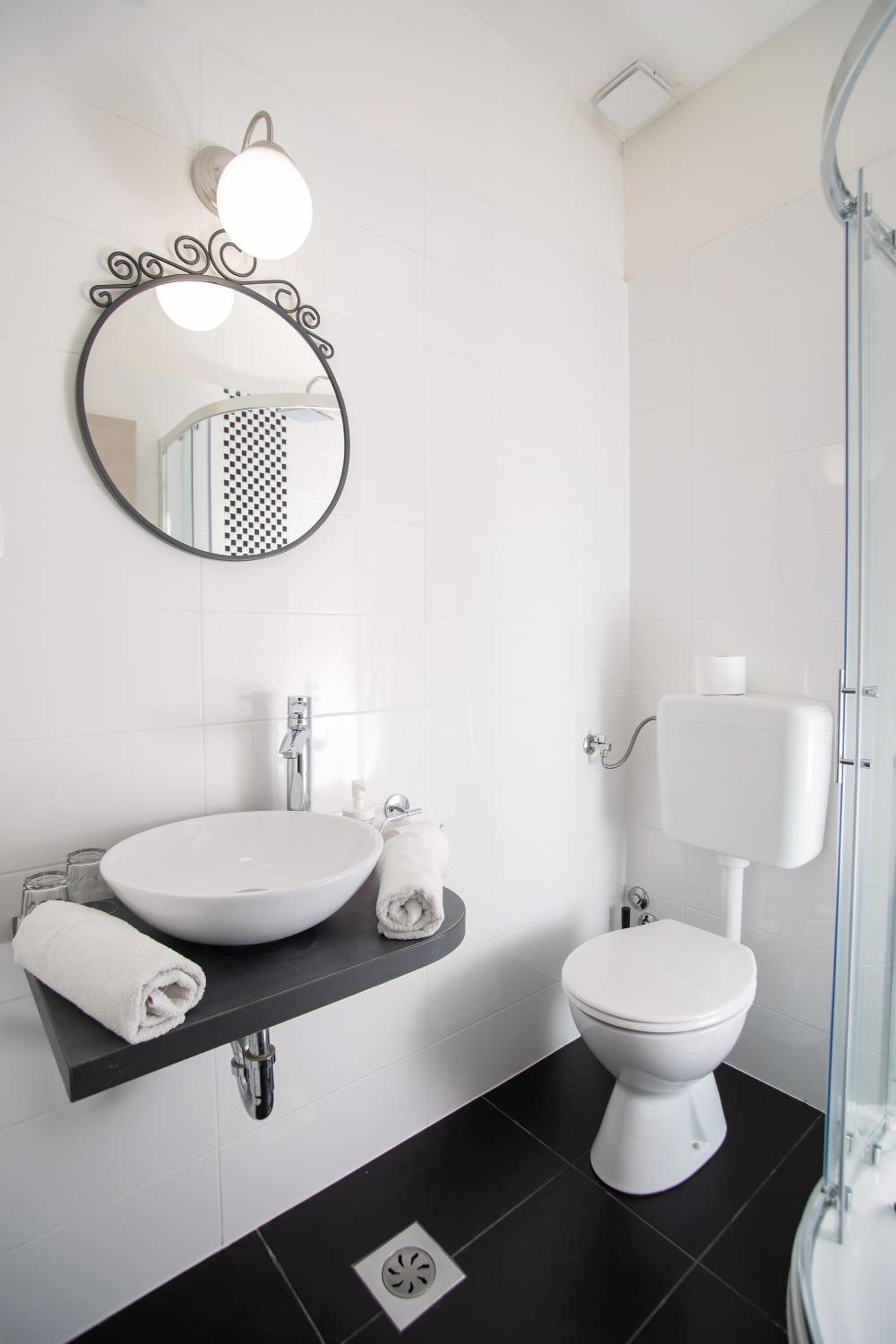 Standard Triple Room - Photo 5