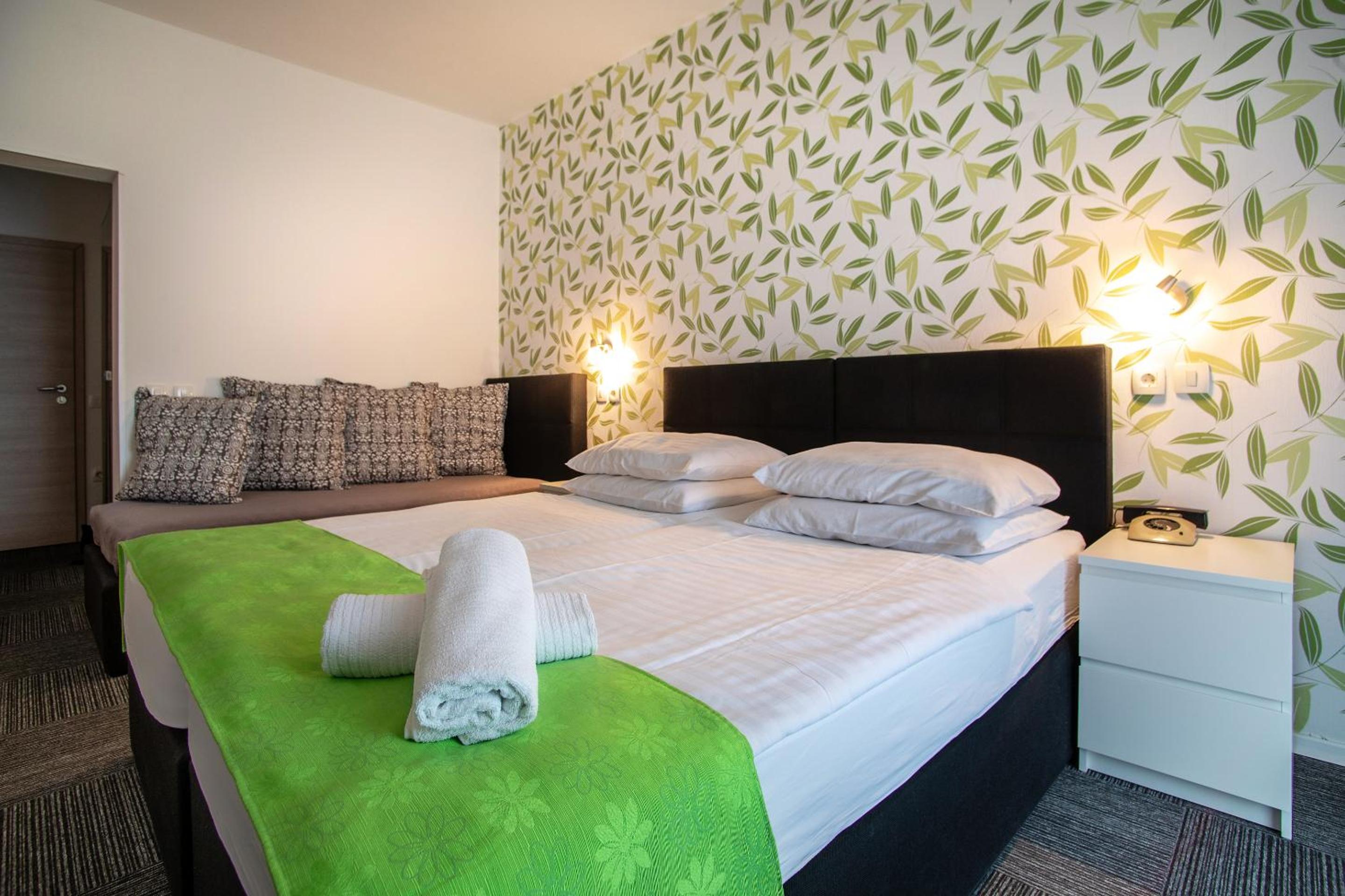 Standard Triple Room - Photo 2