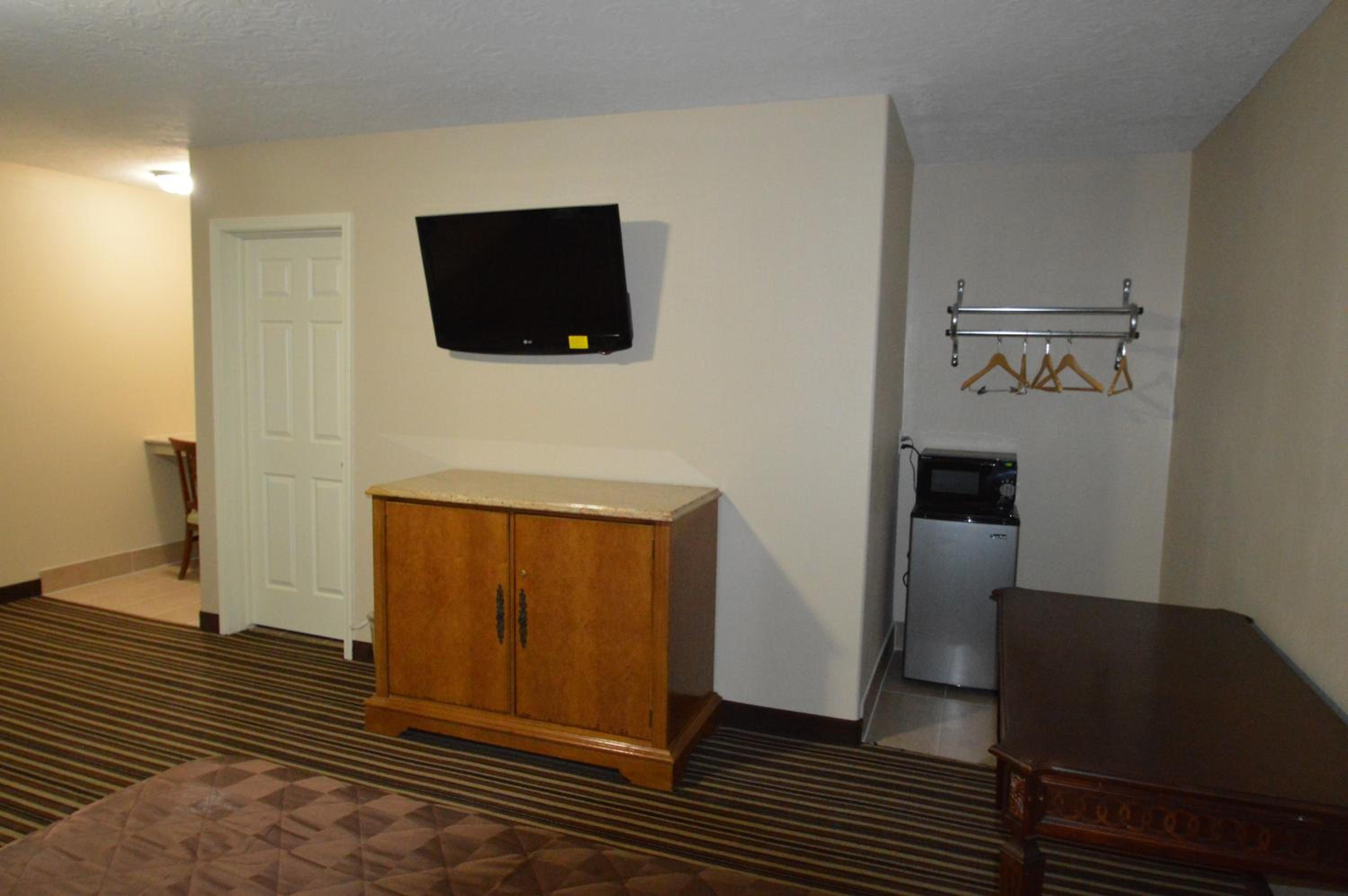 Executive Queen Room with Two Queen Beds - Non-Smoking photo 1