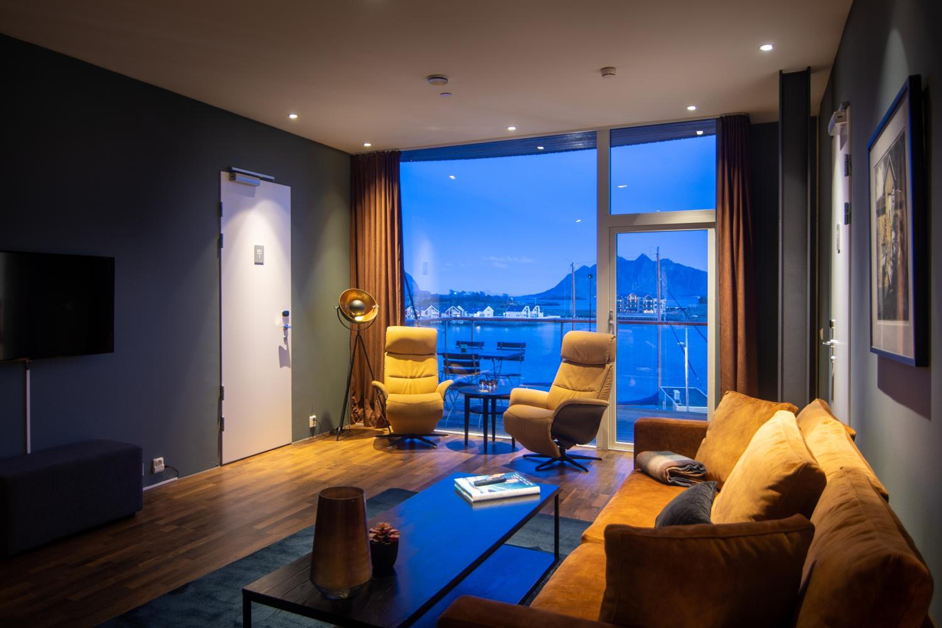 Two-Bedroom Deluxe Apartment with Ocean View - Photo 2
