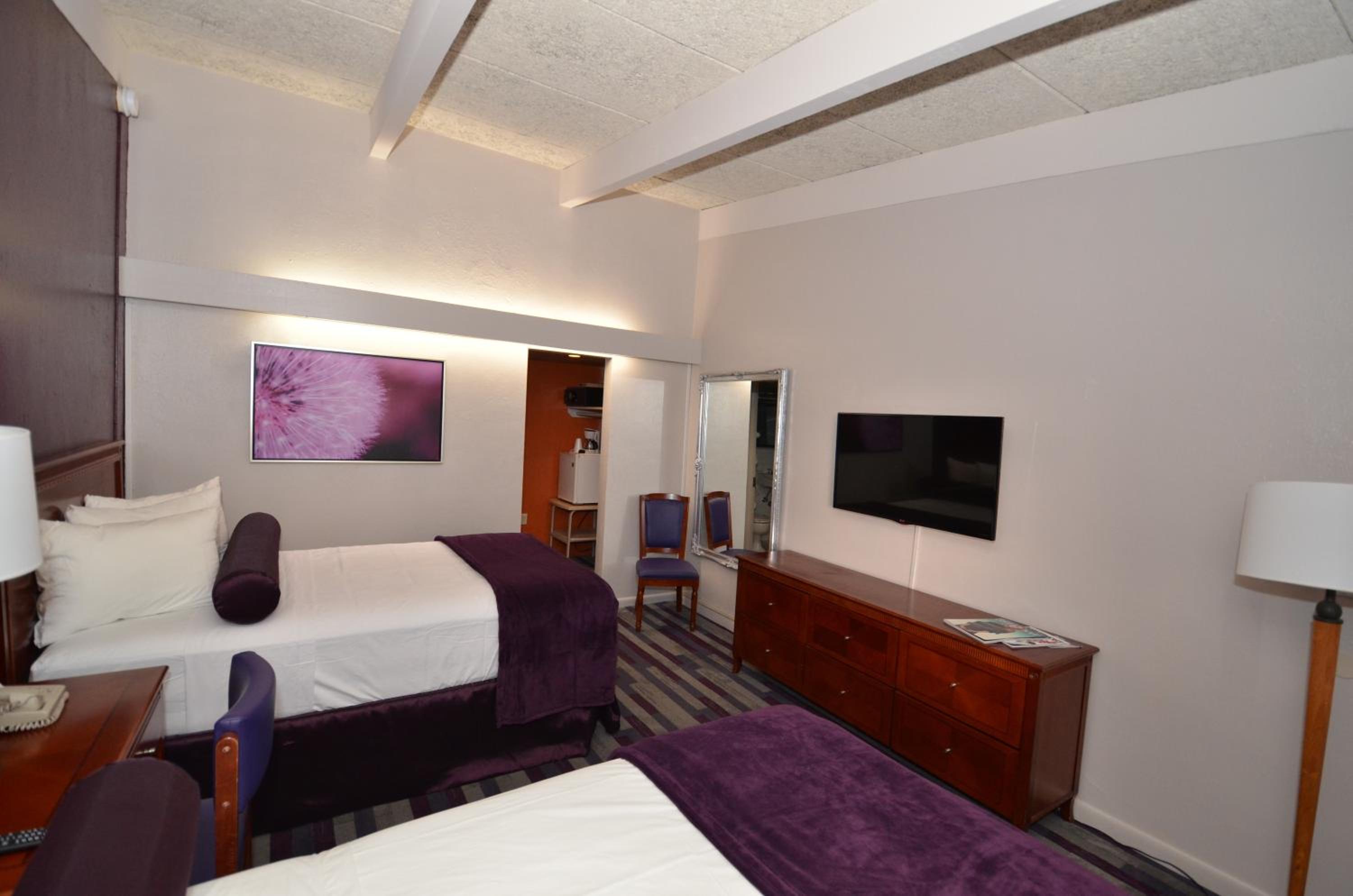 Double Room with Two Double Beds (4 Adults) - Photo 1