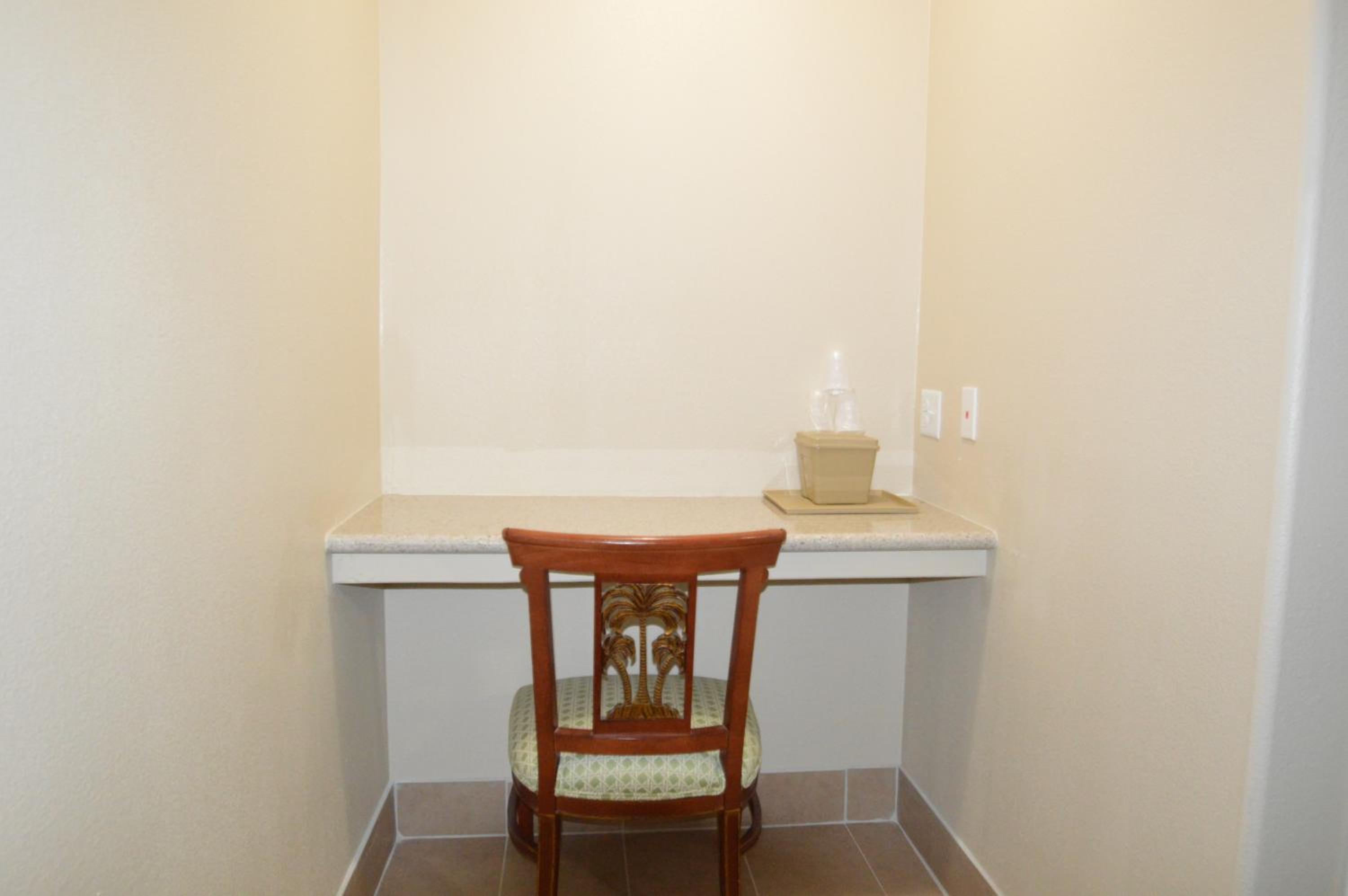 Queen Room with Two Queen Beds - Smoking photo 2