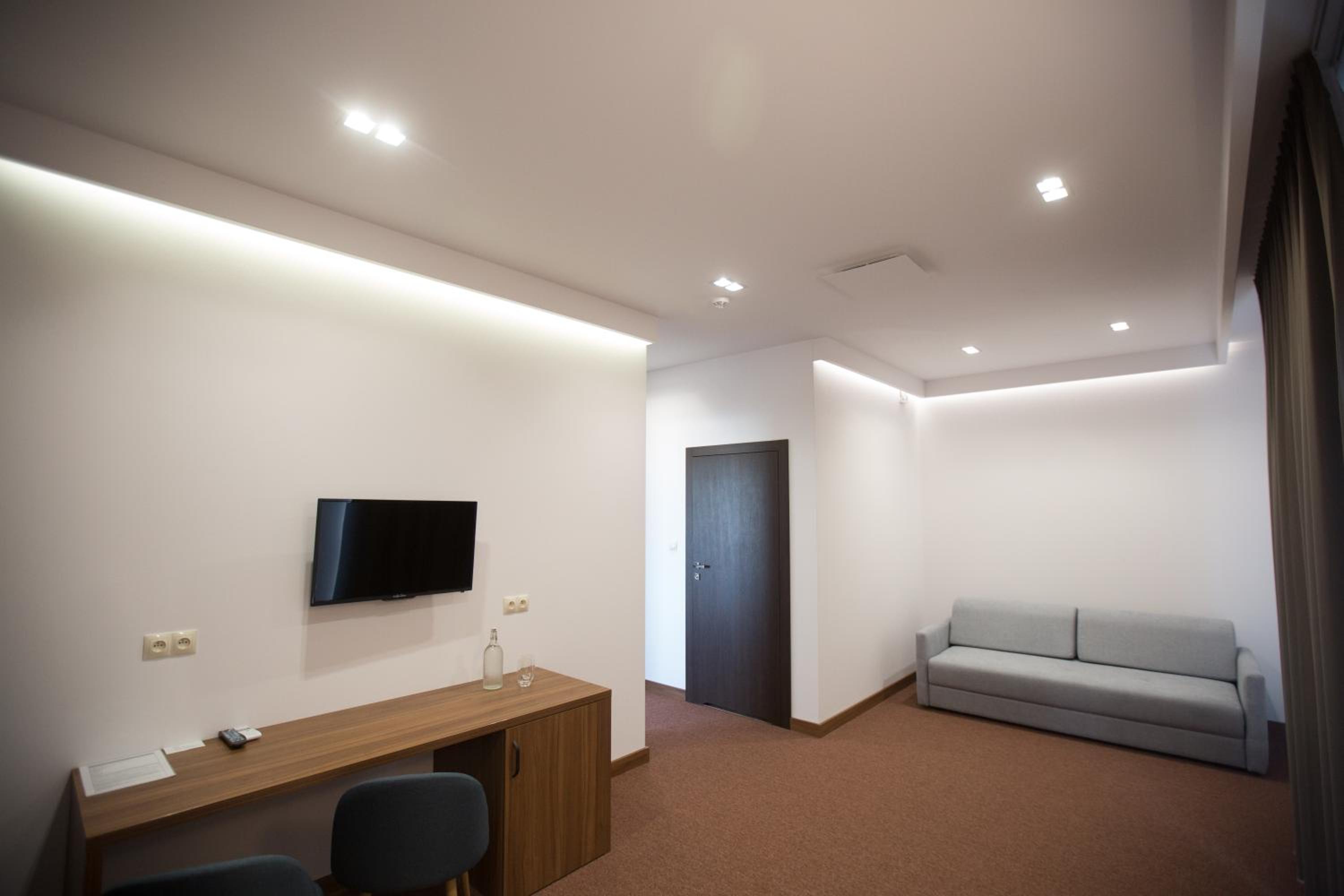 King Suite with Balcony - Photo 2