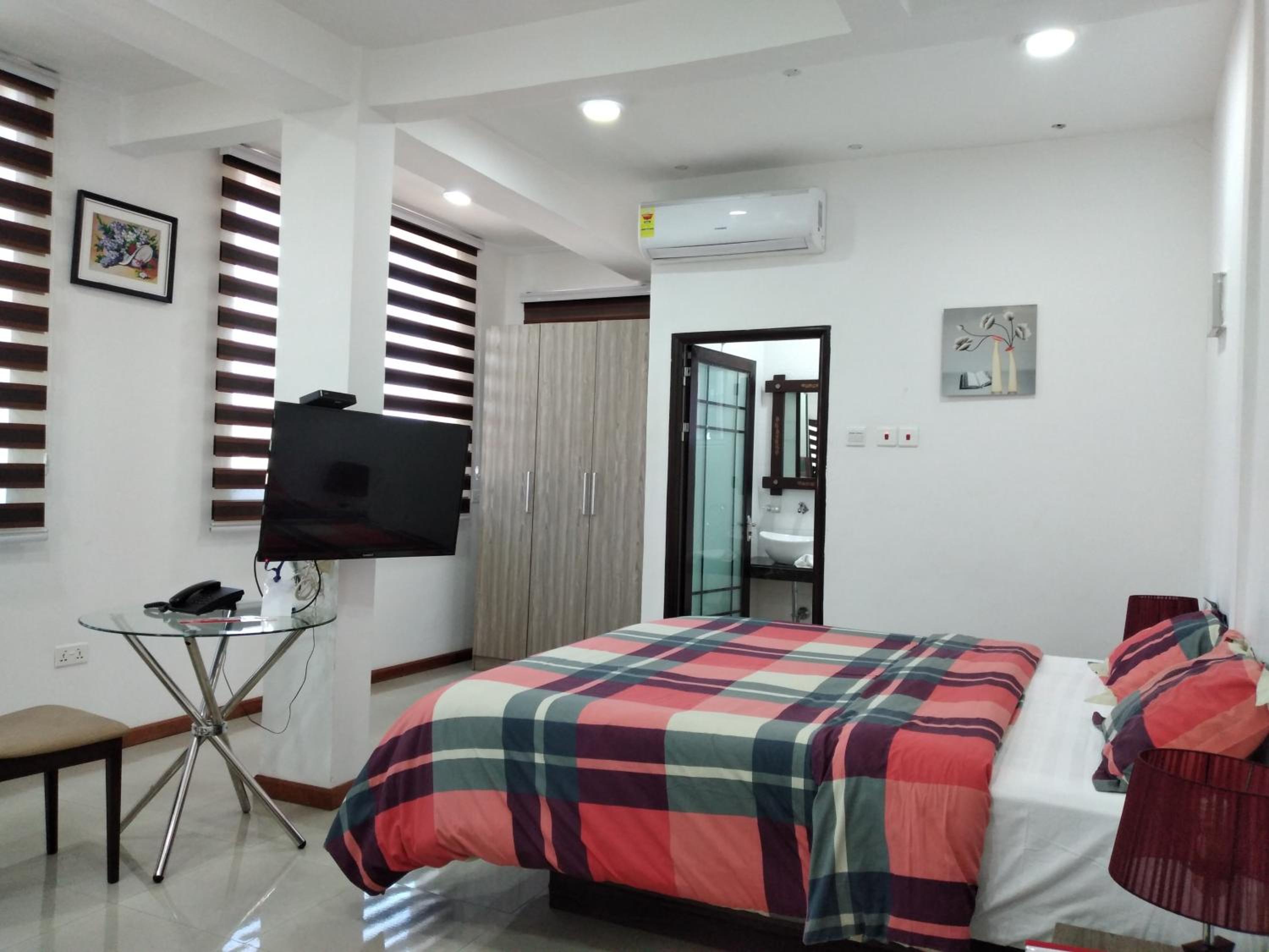 Deluxe Queen Suite