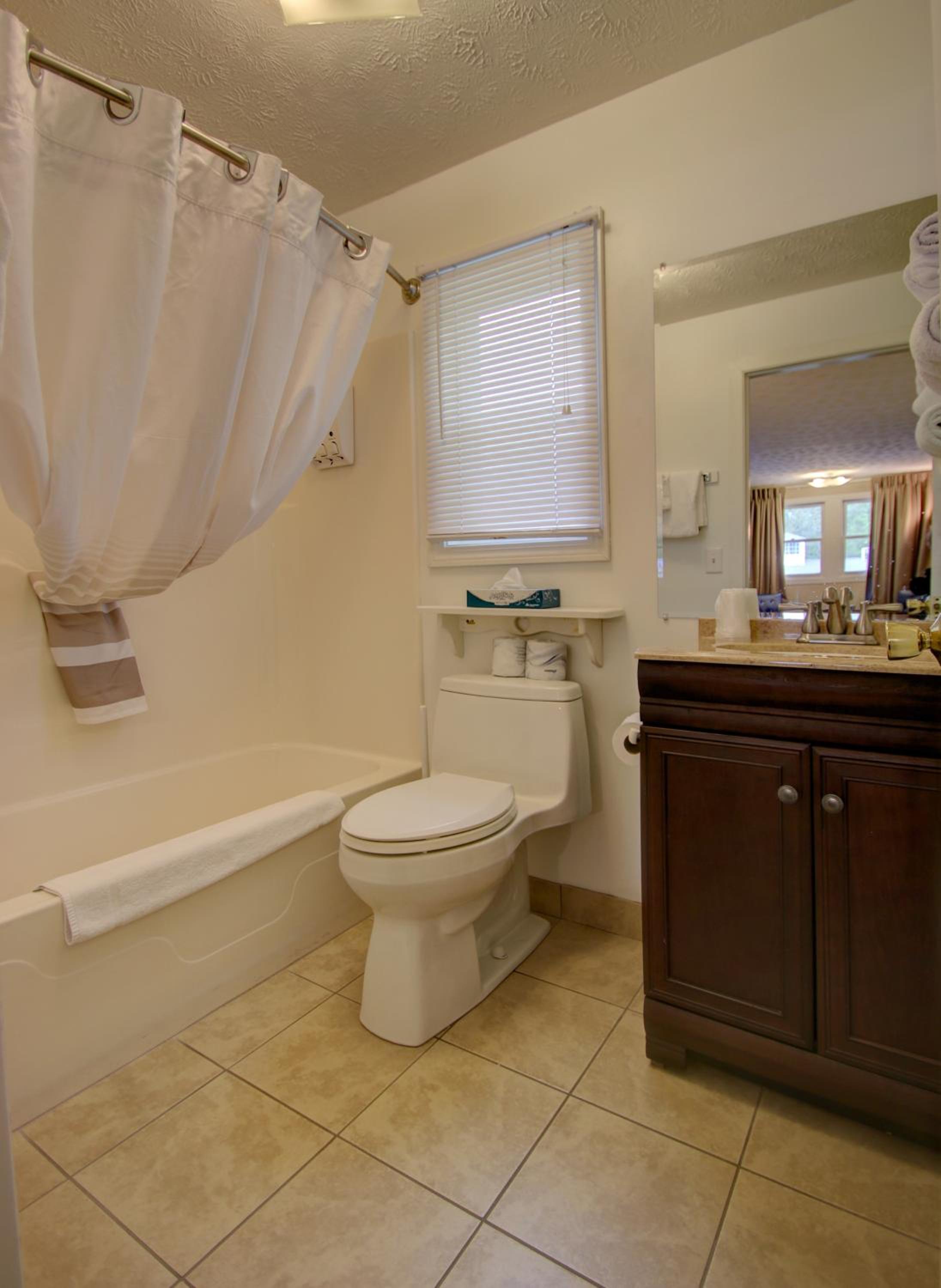 Queen and Double Room - Photo 7
