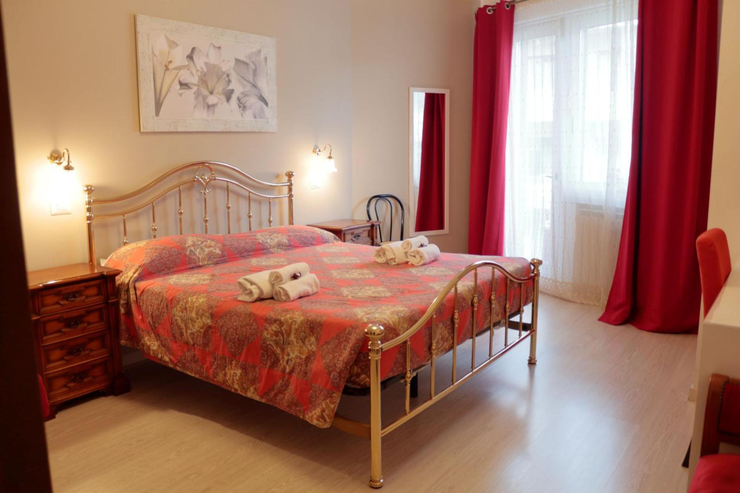 Double Room with Balcony (3 Adults) photo 2