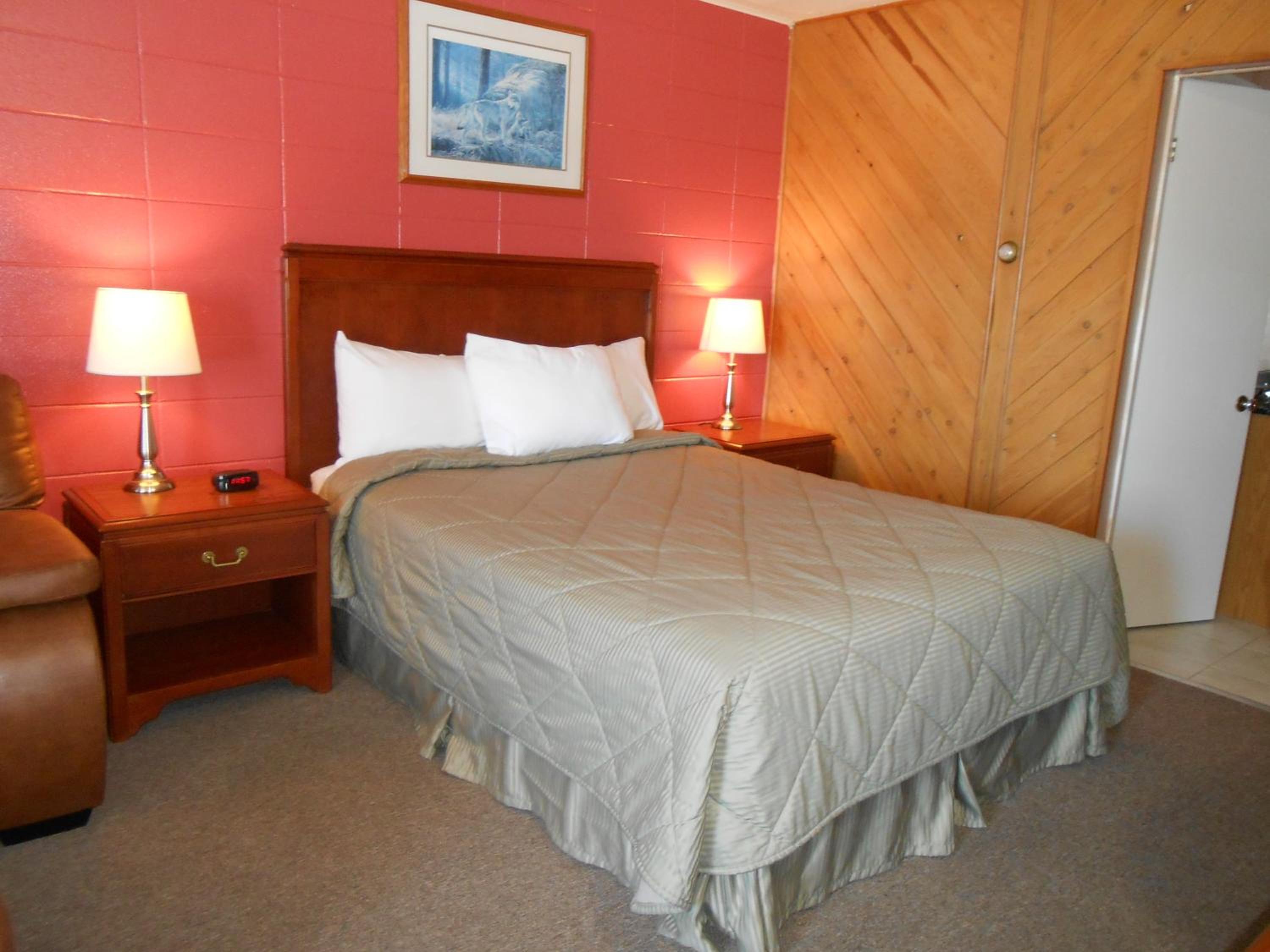Queen Room photo 1