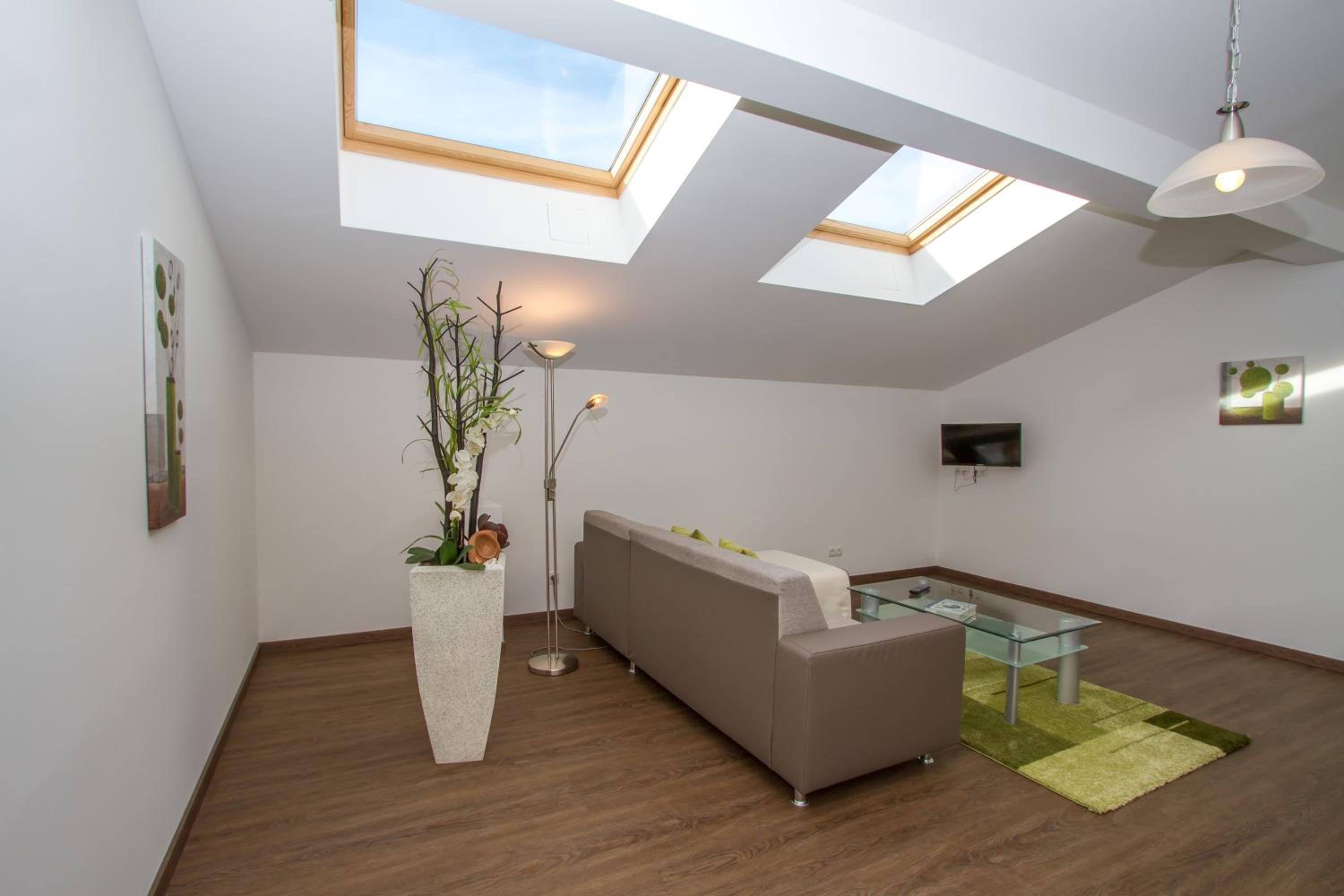One-Bedroom Apartment with Balcony photo 2