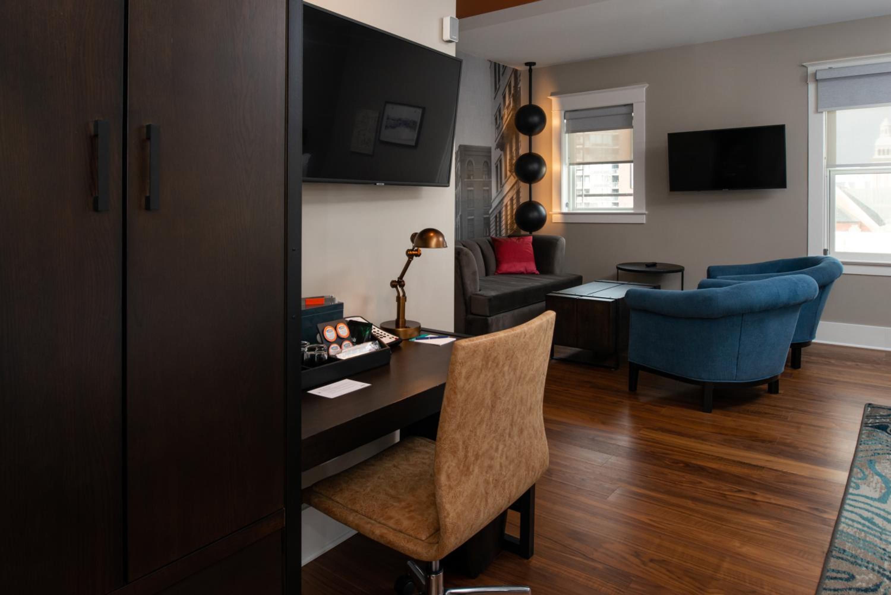 Queen Room with Two Queen Beds - Disability Access Hearing Accessible - Roll-In Shower - Photo 3