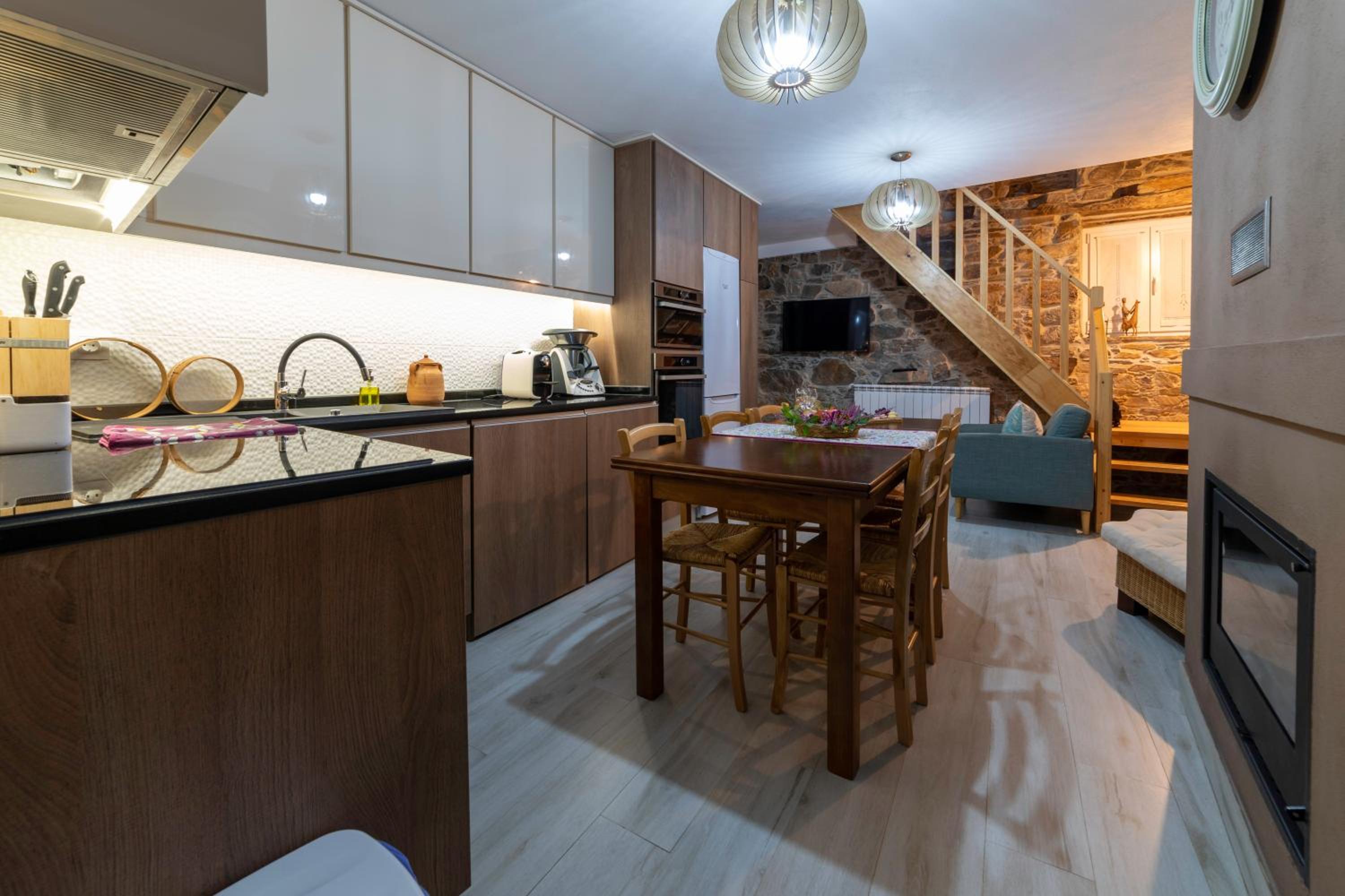 Three-Bedroom Villa - Photo 2