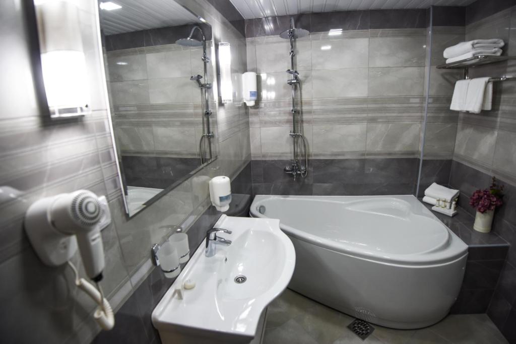 One-Bedroom Suite photo 1