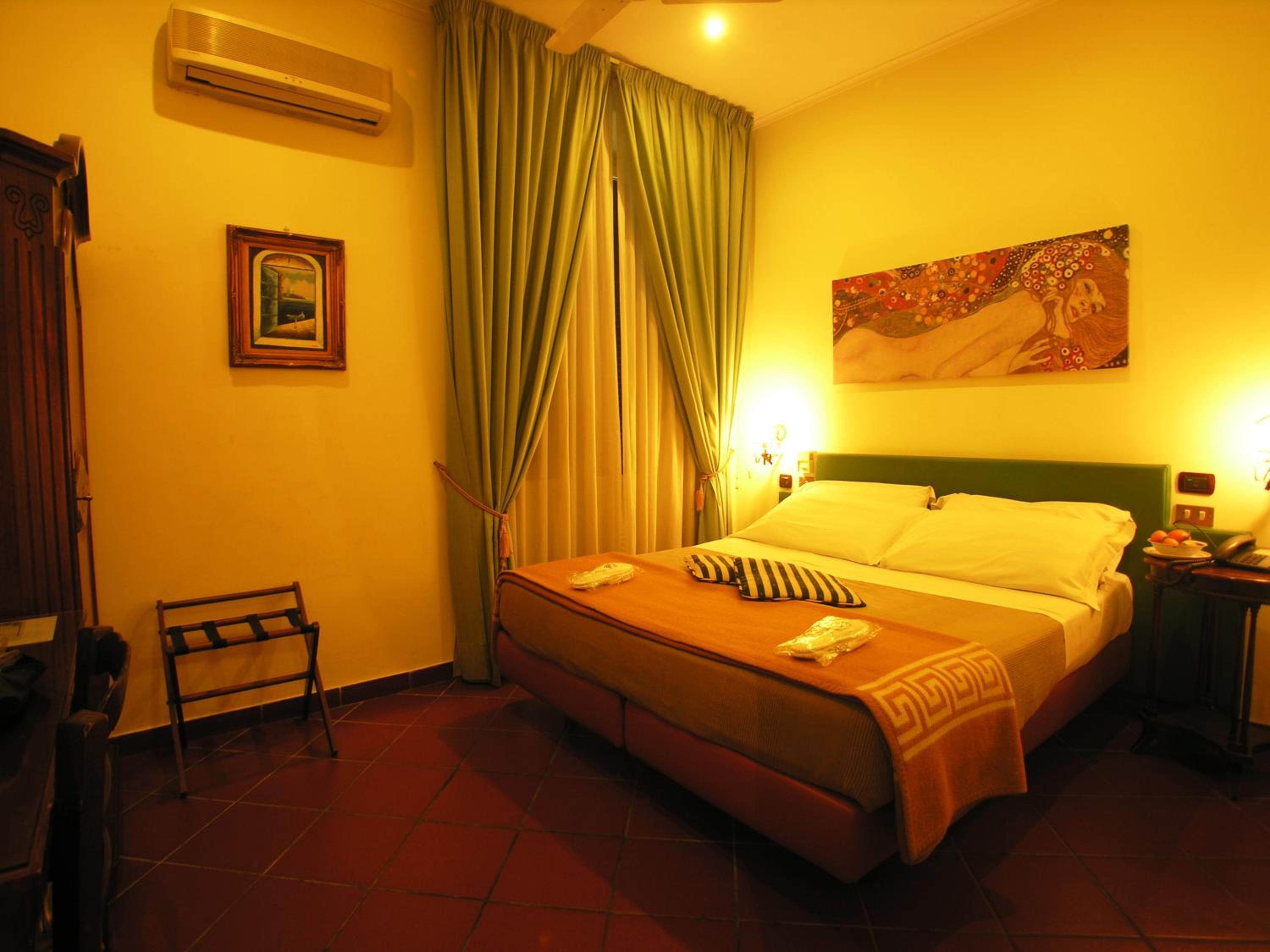 Double or Twin Room - Photo 11