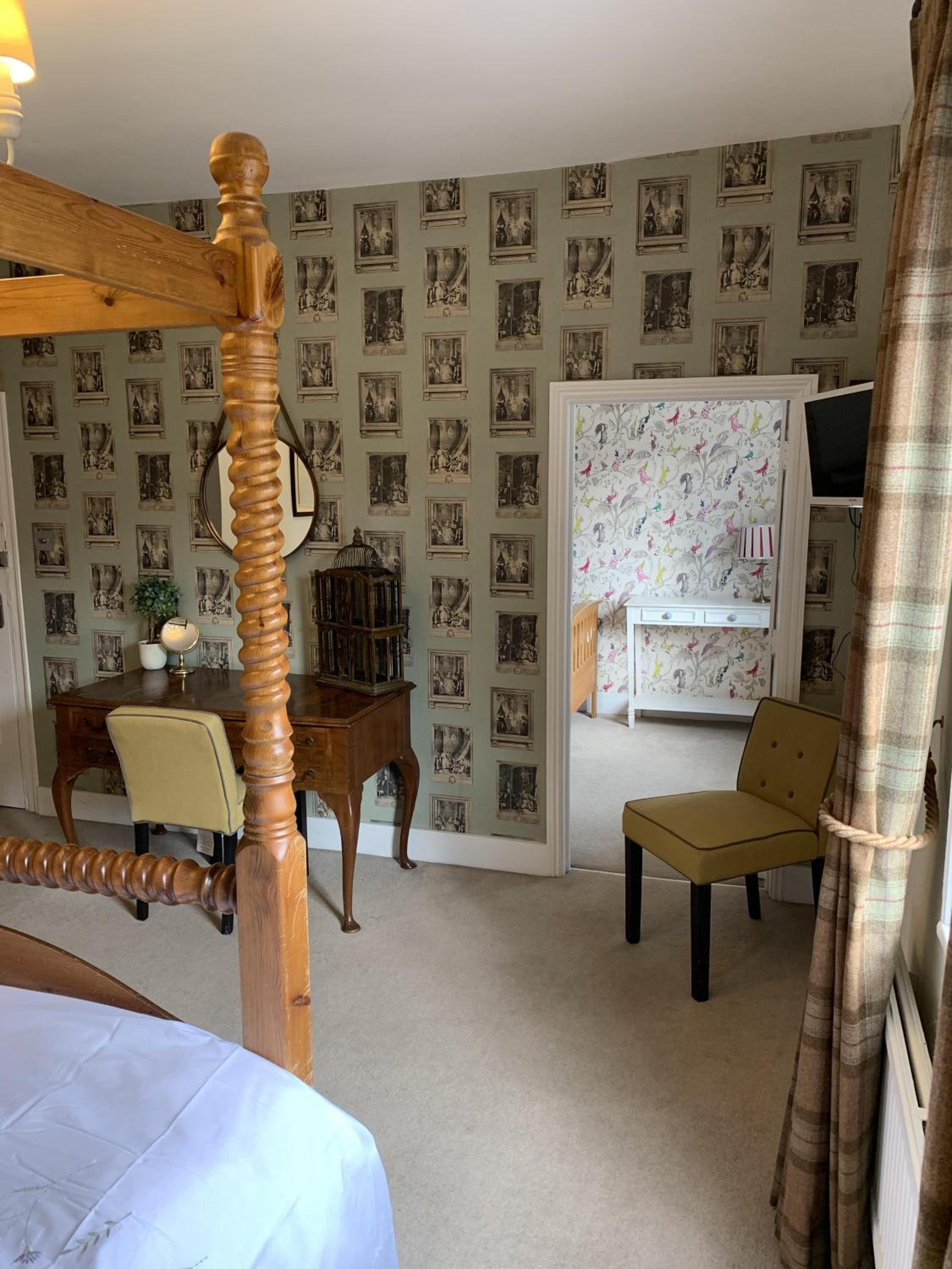 Quadruple Room with Bath photo 3