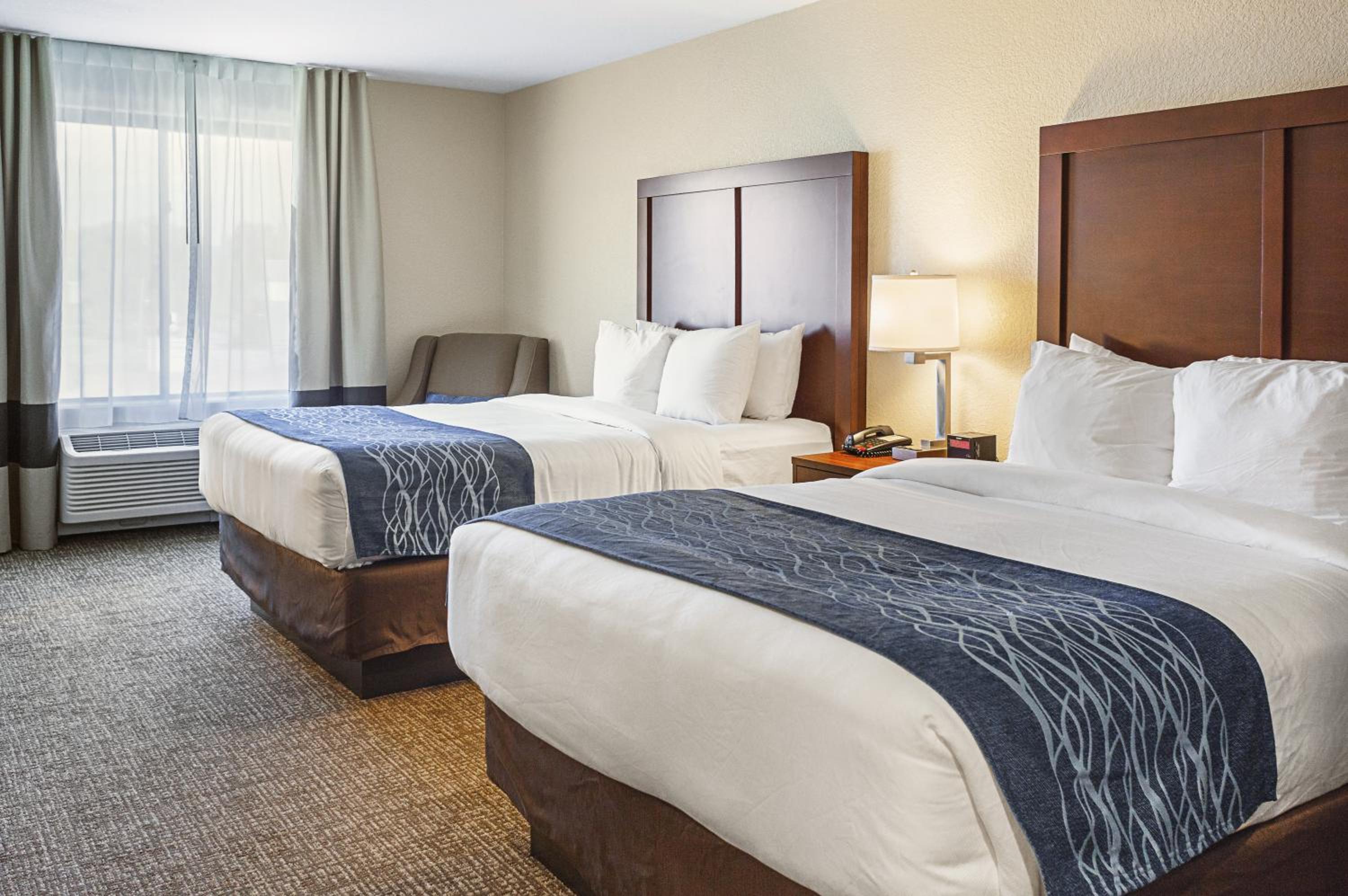 Queen Room with Two Queen Beds - Accessible/Non-Smoking  photo 3