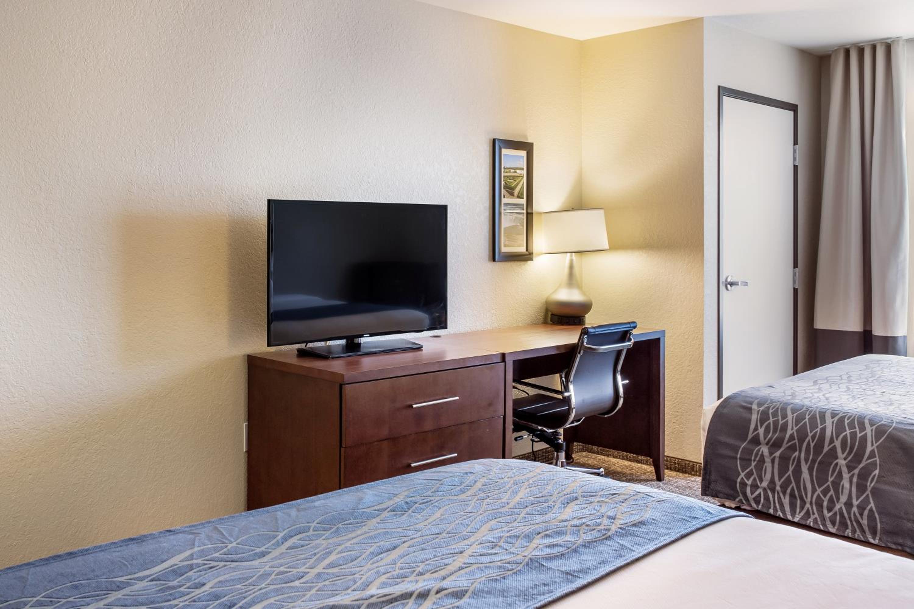 Queen Room with Two Queen Beds - Accessible/Non-Smoking  photo 2