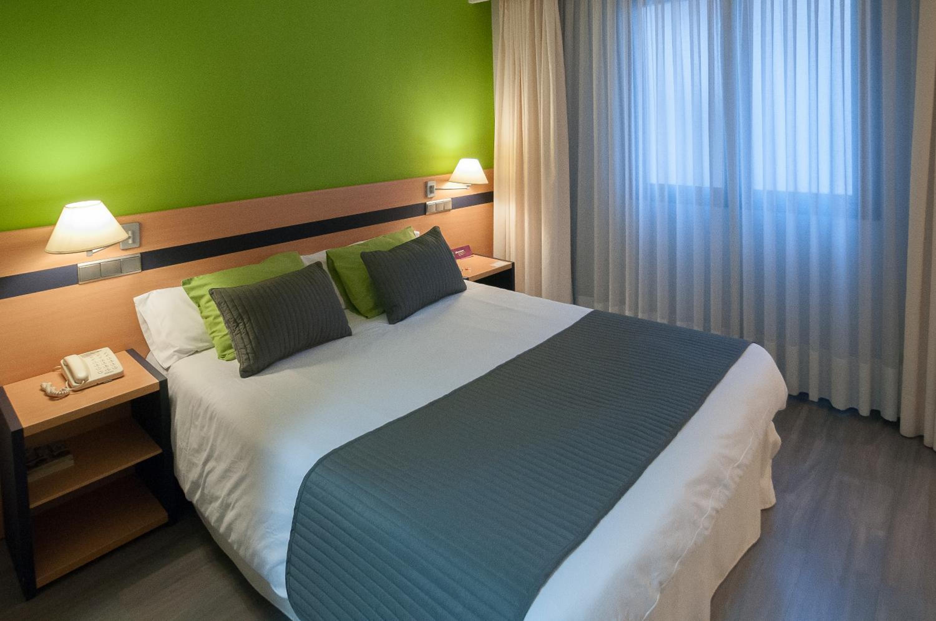 Standard Queen Room - Photo 1