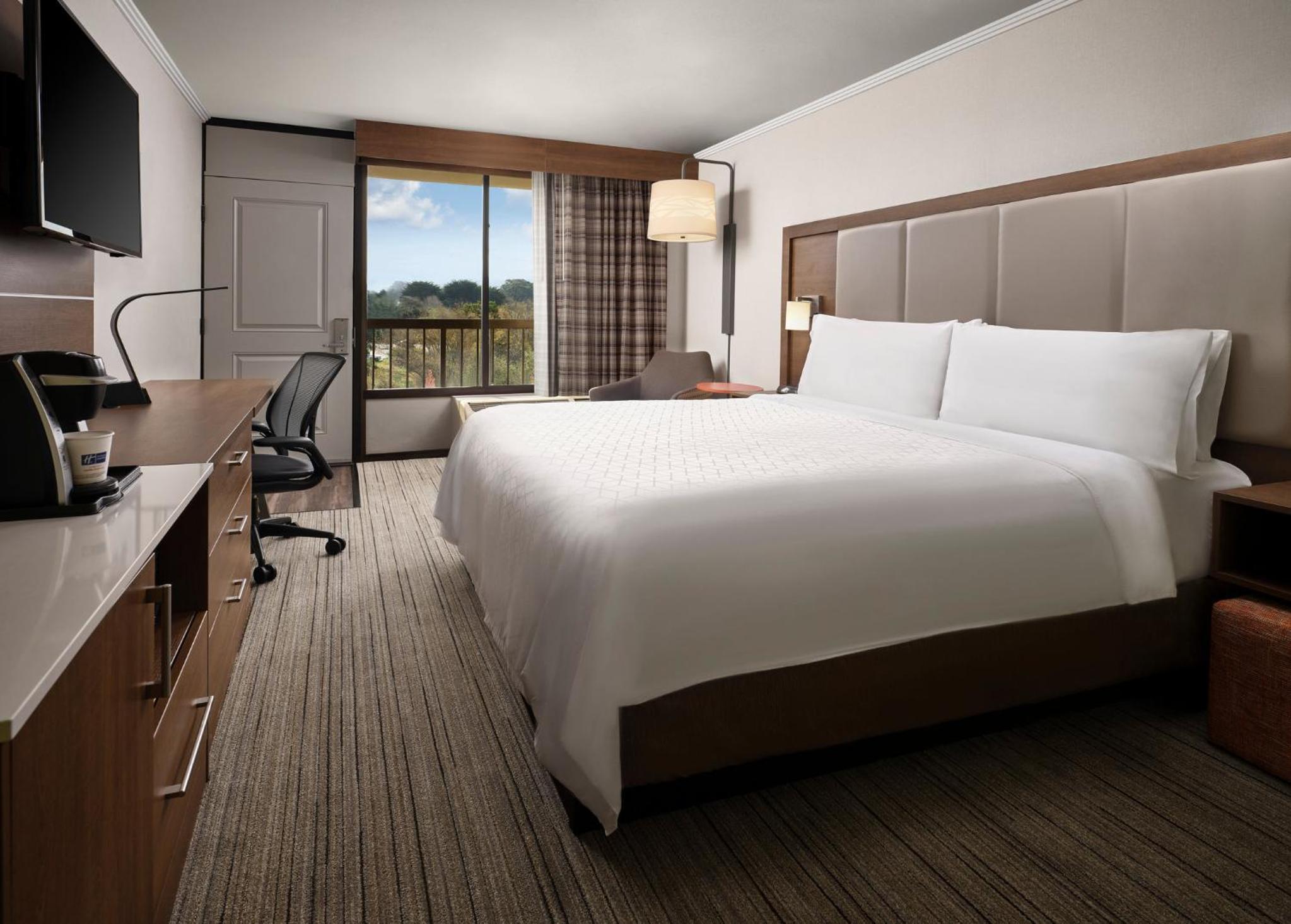 Standard King Room photo 1