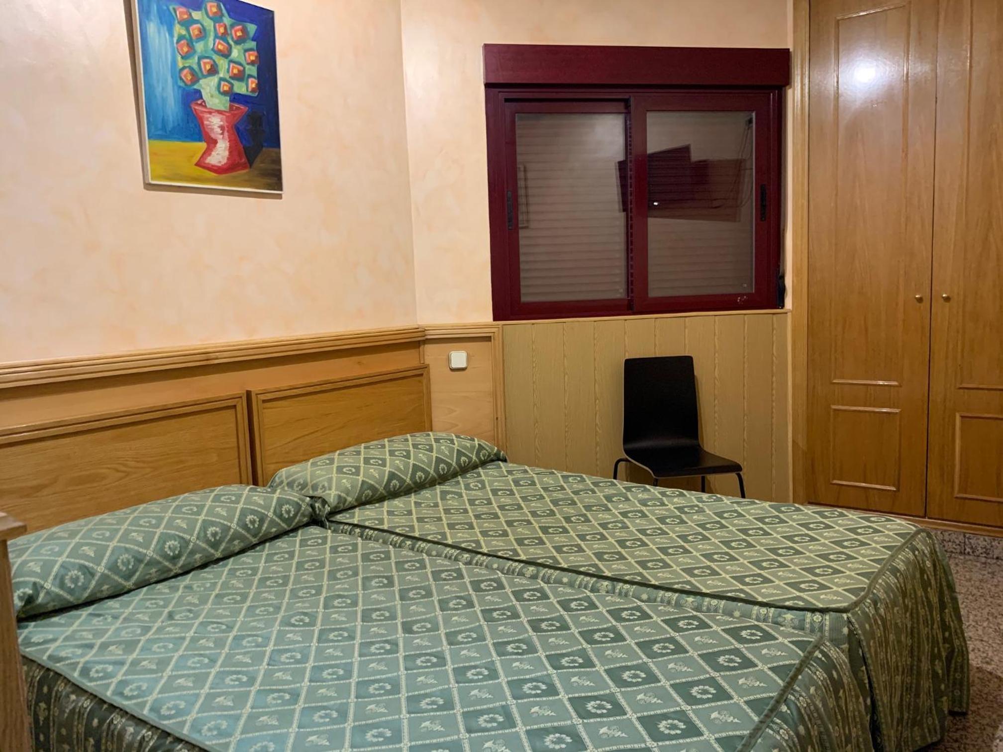 Twin Room - Photo 23