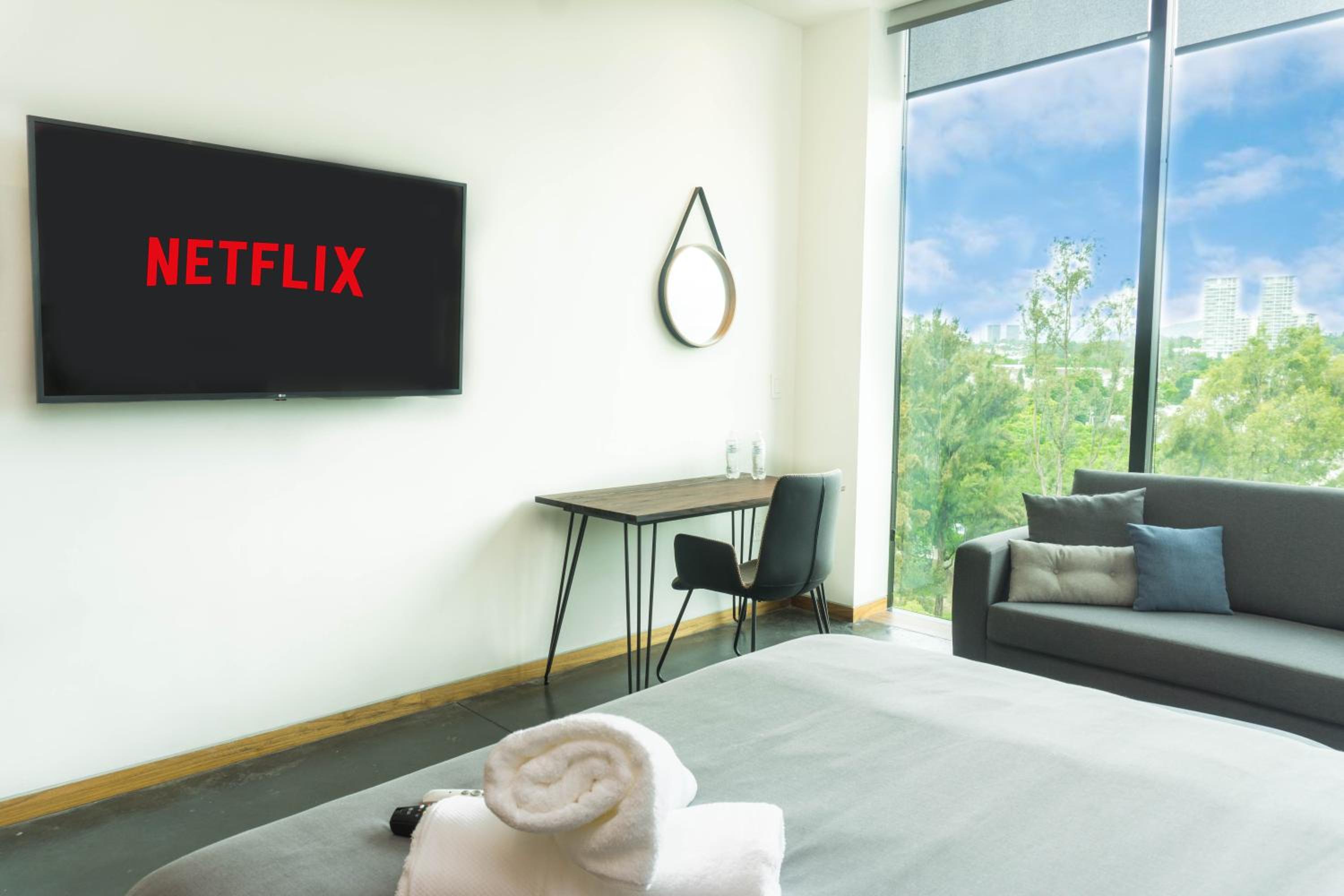 Executive Suite - Photo 11