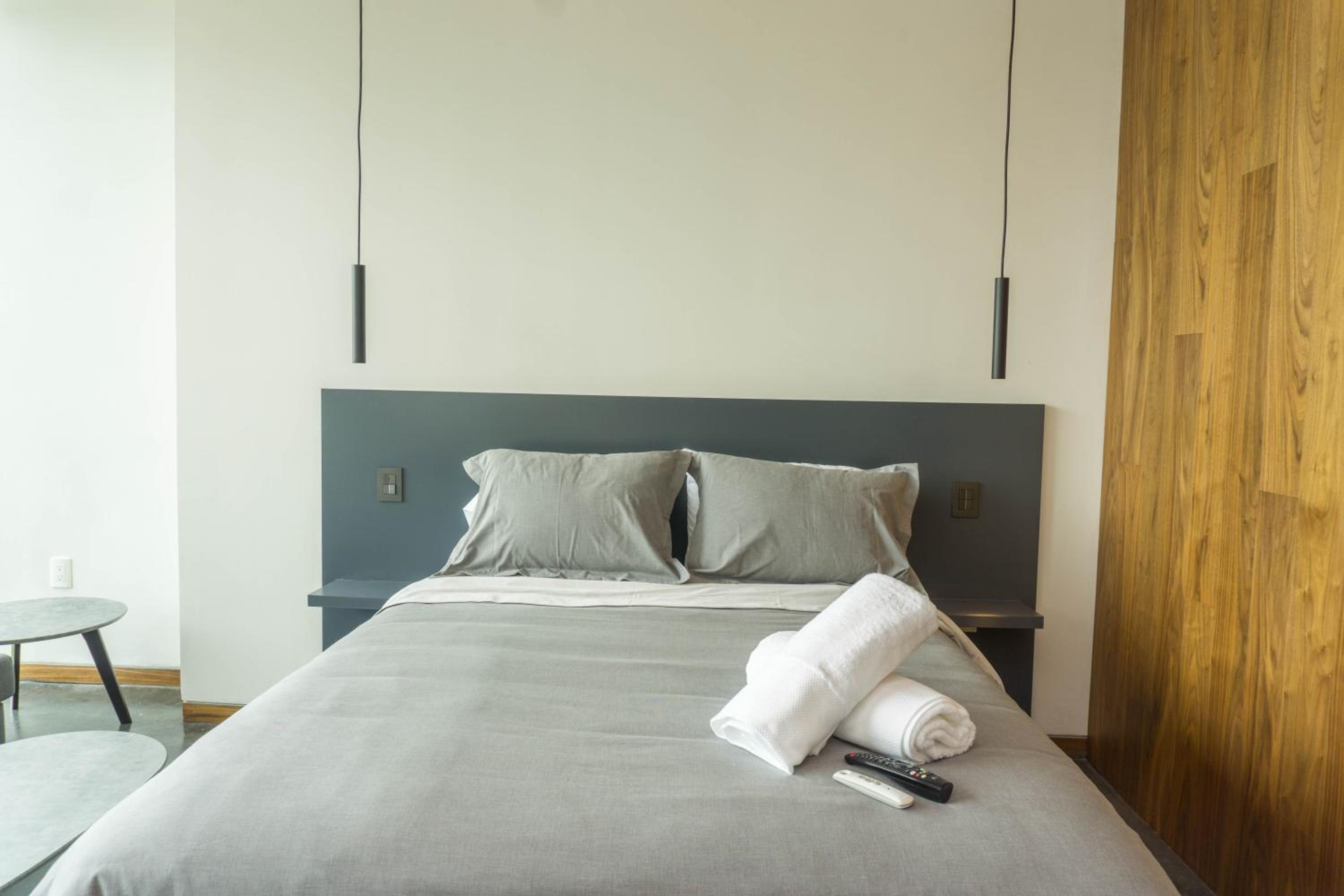 Executive Suite - Photo 8
