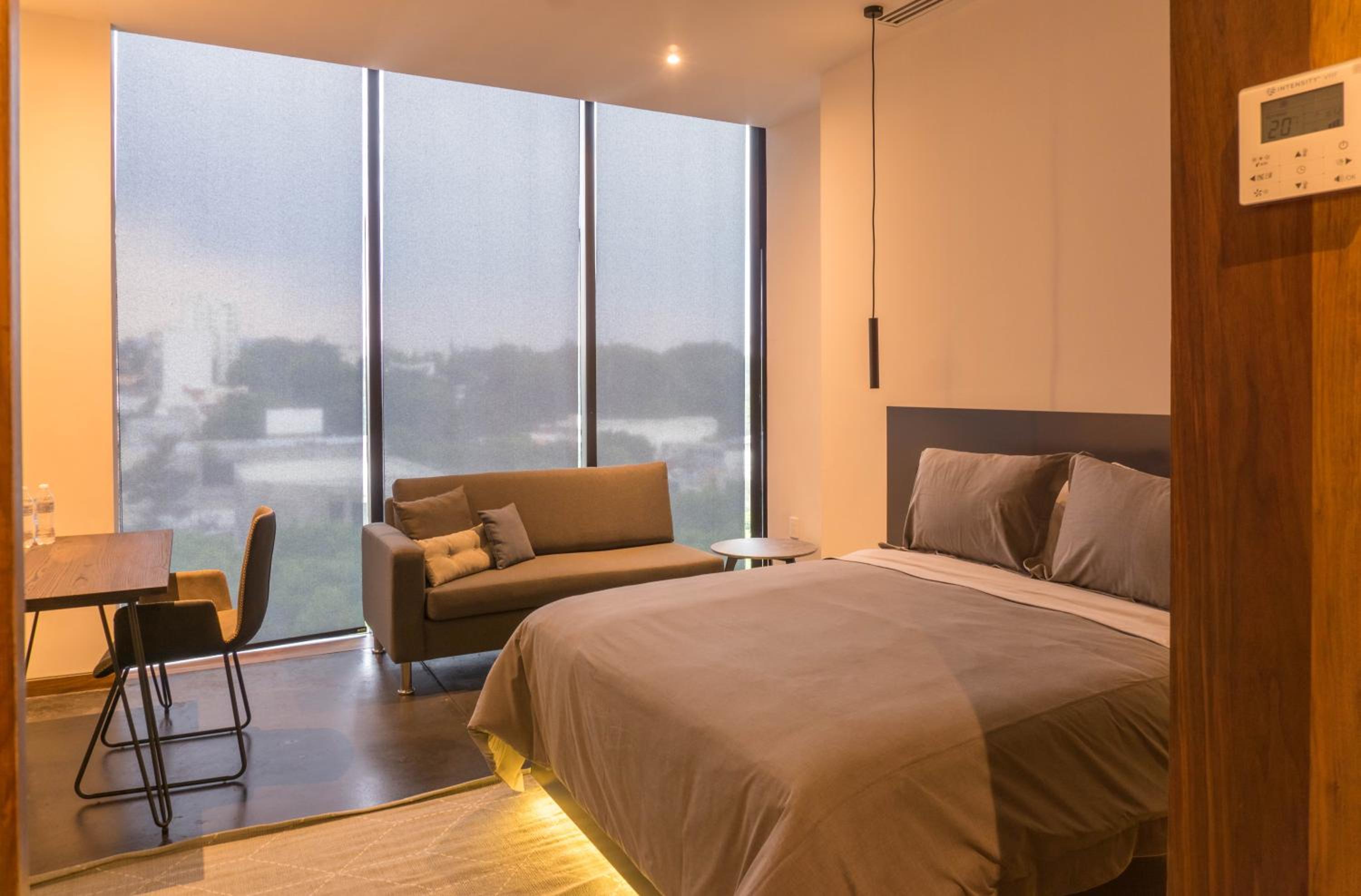 Executive Suite - Photo 1