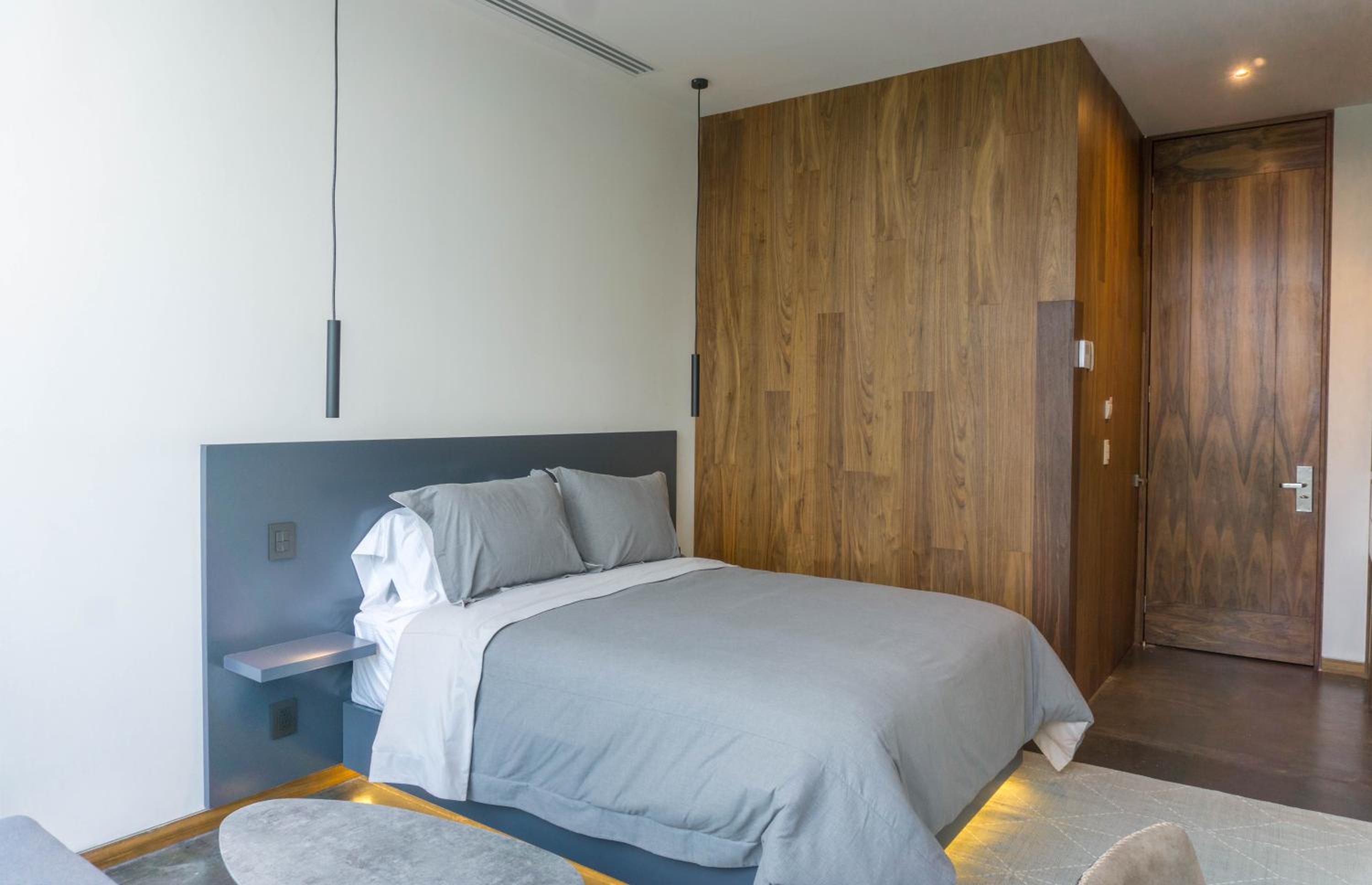 Executive Suite - Photo 5