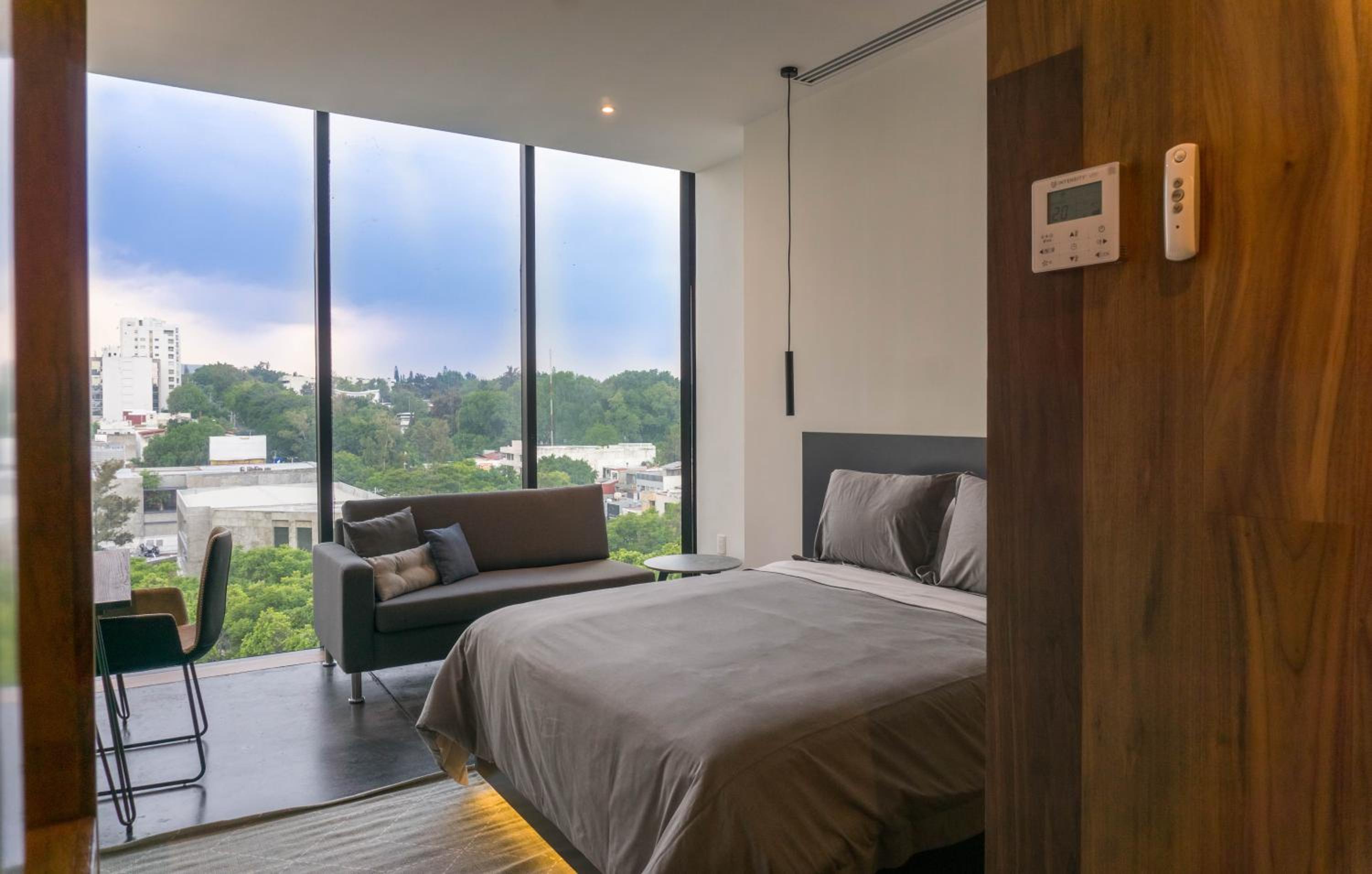 Executive Suite - Photo 4