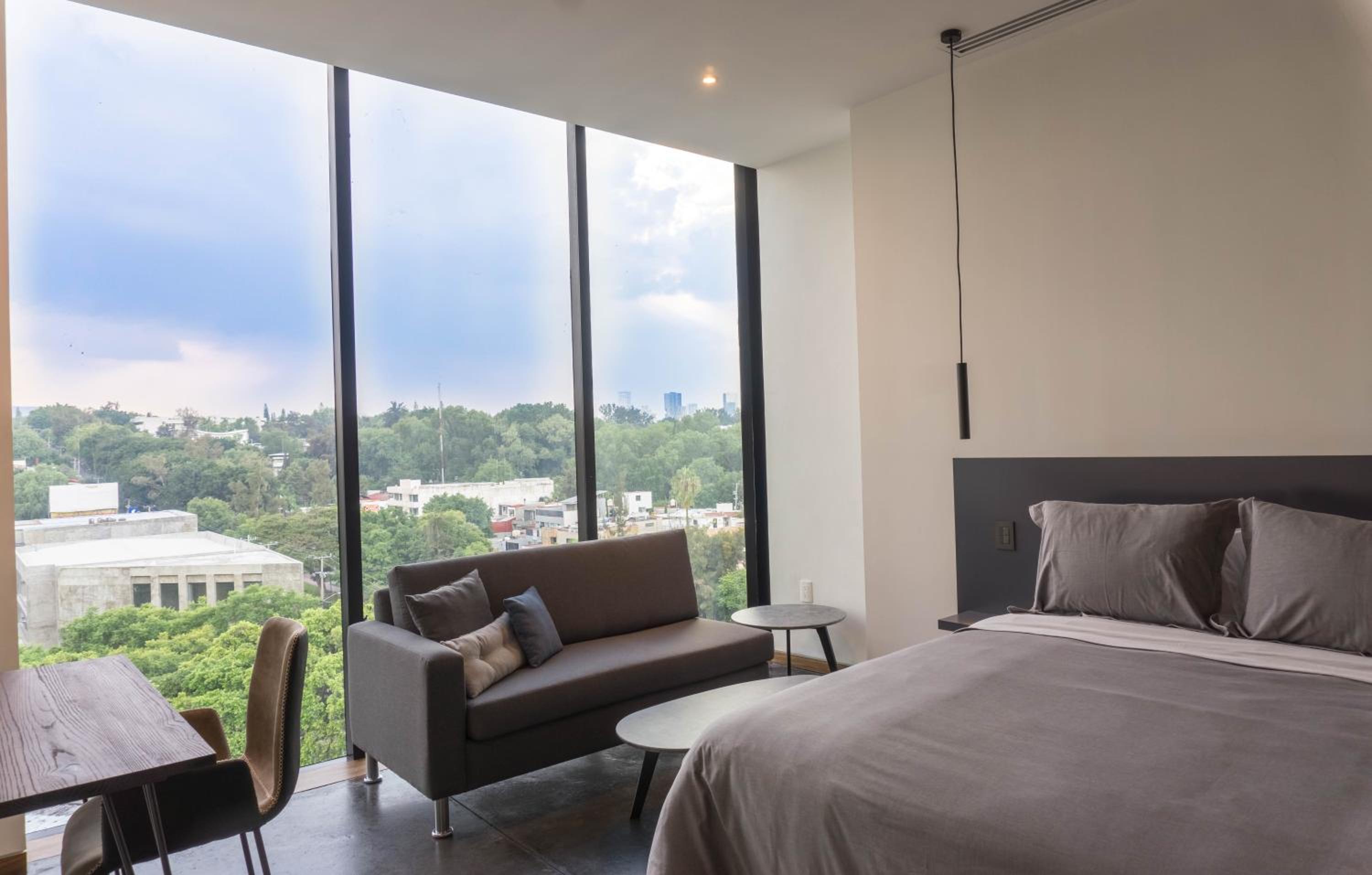 Executive Suite - Photo 3